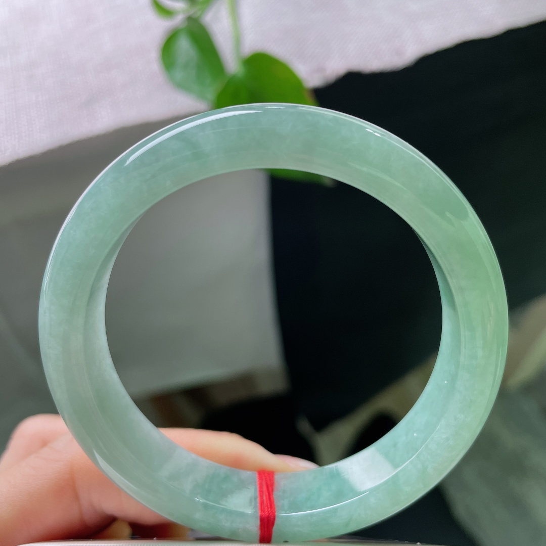 56.3/12.6/8.4，绿底正圈，满圈清翠底色，玉承福气，赠予心上人，愿常伴温柔，万事长青，无裂