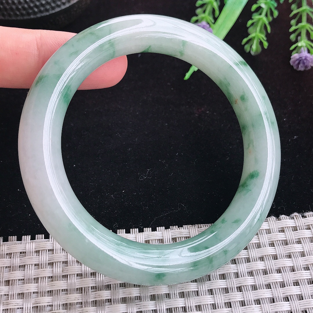 实拍A货翡翠55.5/10.9老坑冰润飘花圆条手镯平安镯手环