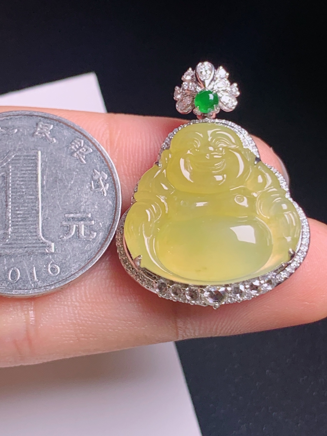 冰黄翡佛公吊坠，玉质暖润匀净，开脸喜庆祥和 560728