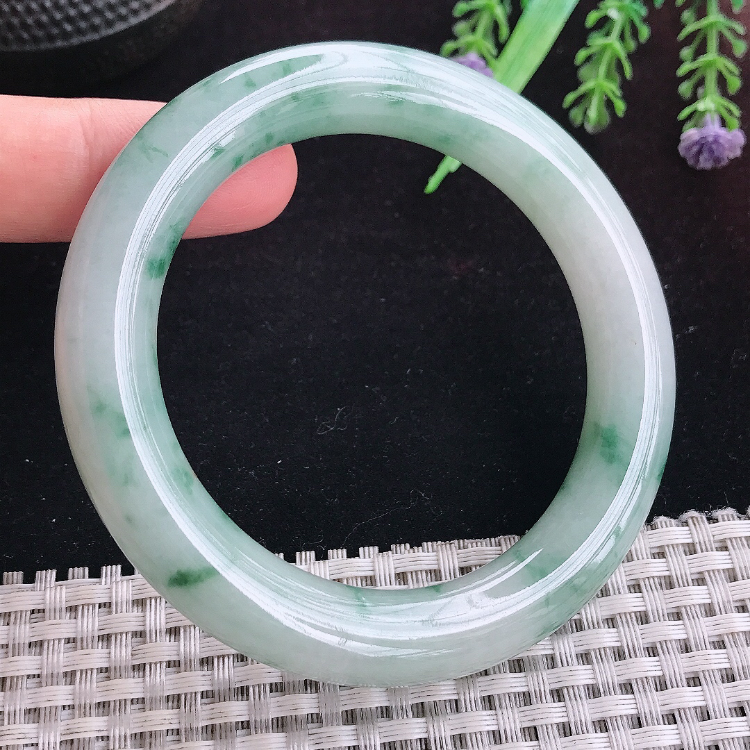 实拍A货翡翠55.5/10.9老坑冰润飘花圆条手镯平安镯手环
