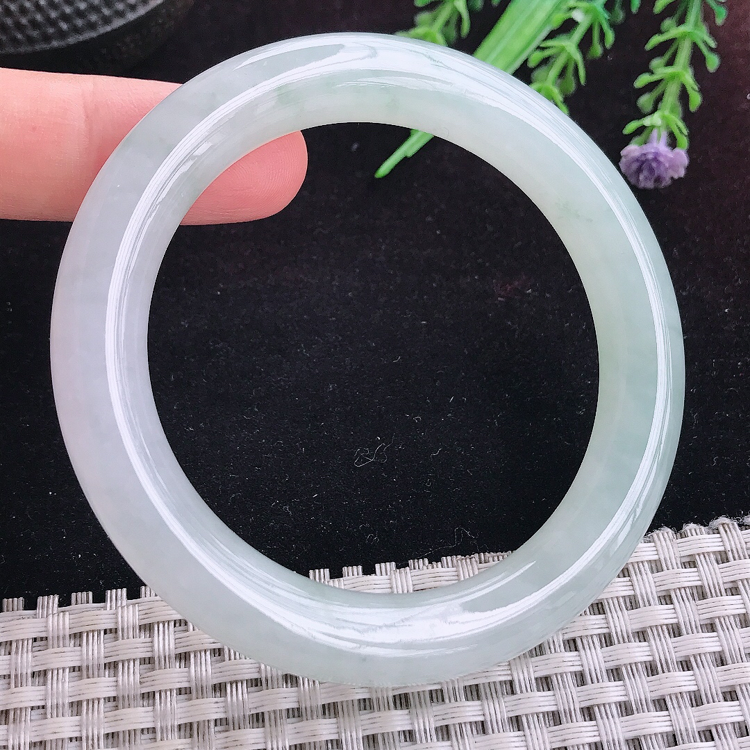 实拍A货翡翠55.5/10.2老坑冰纯起胶冰飘花圆条手镯平安镯手环