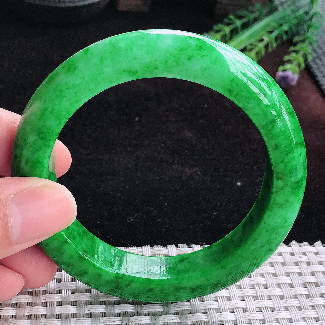实拍A货翡翠58/13.5/10老坑精美辣阳绿满绿手镯宽边玉镯平安镯手环