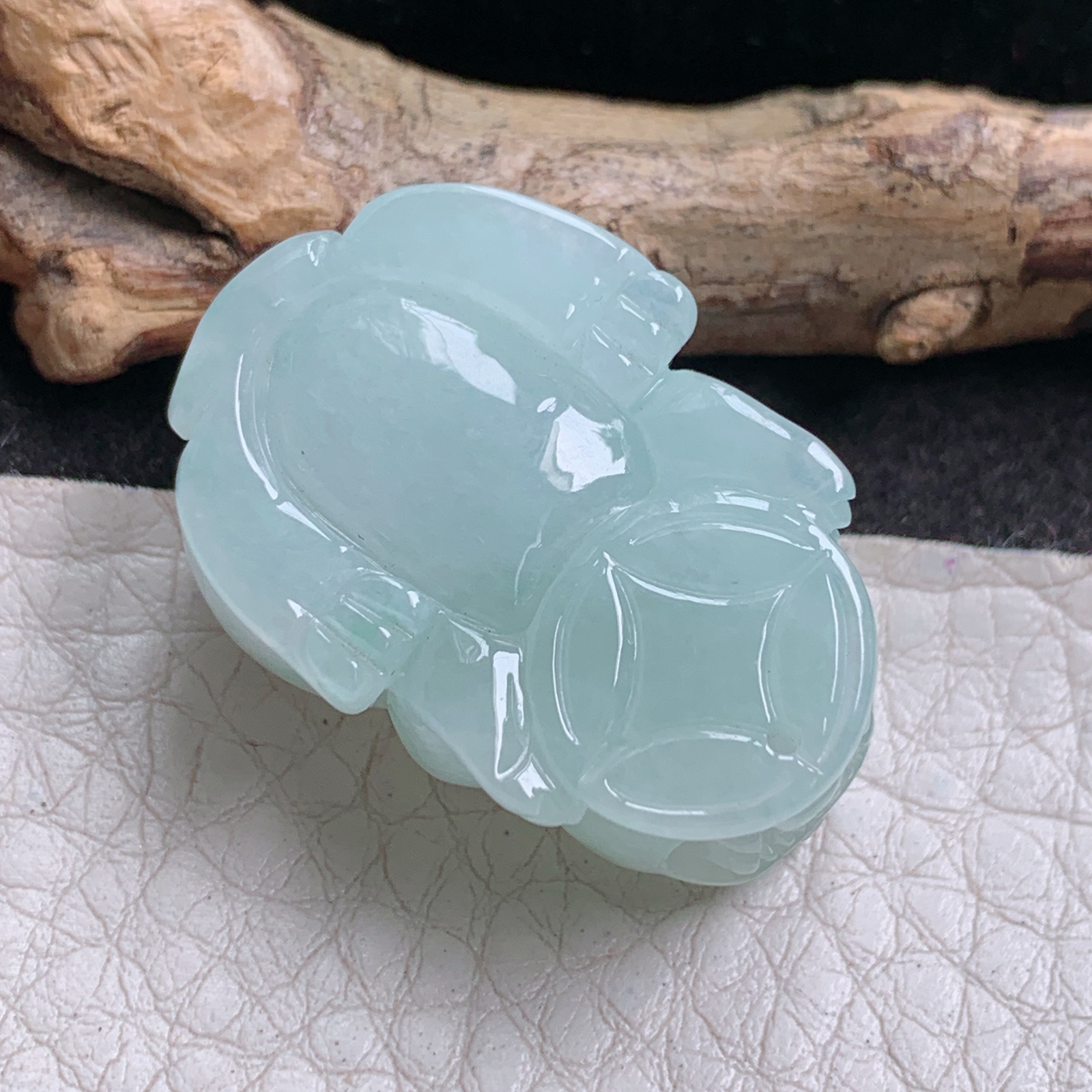 ajj实拍31.5*20.2*缅甸翡翠精雕冰浅绿貔貅 立体皮休玉吊坠 玉挂件