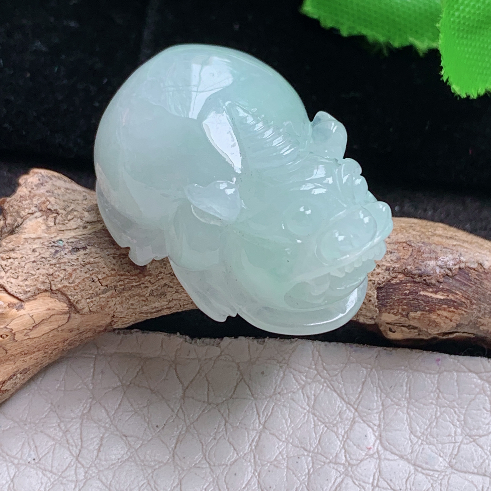 ajj实拍31.5*20.2*缅甸翡翠精雕冰浅绿貔貅 立体皮休玉吊坠 玉挂件