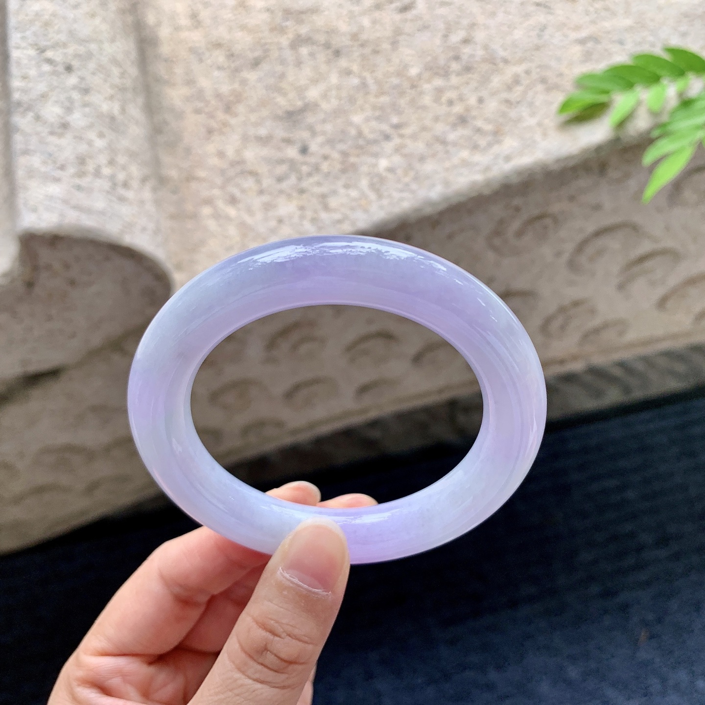 圆条53 54，圈口54.8/11.3/11.1，编码T1073011，描述春彩，水润，种老，细腻，打灯有棉线