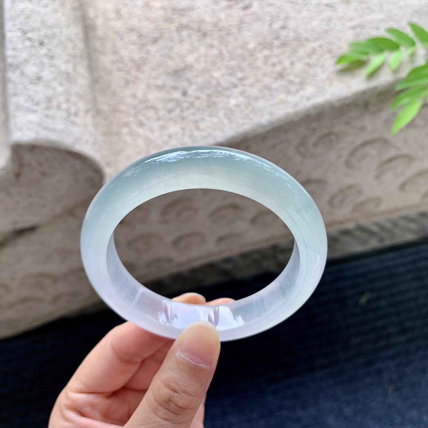 正圈56 57，圈口57.5/13/8.6，编码HC073028，描述冰晴底，清透，水润，种老，细腻，打灯有絮线
