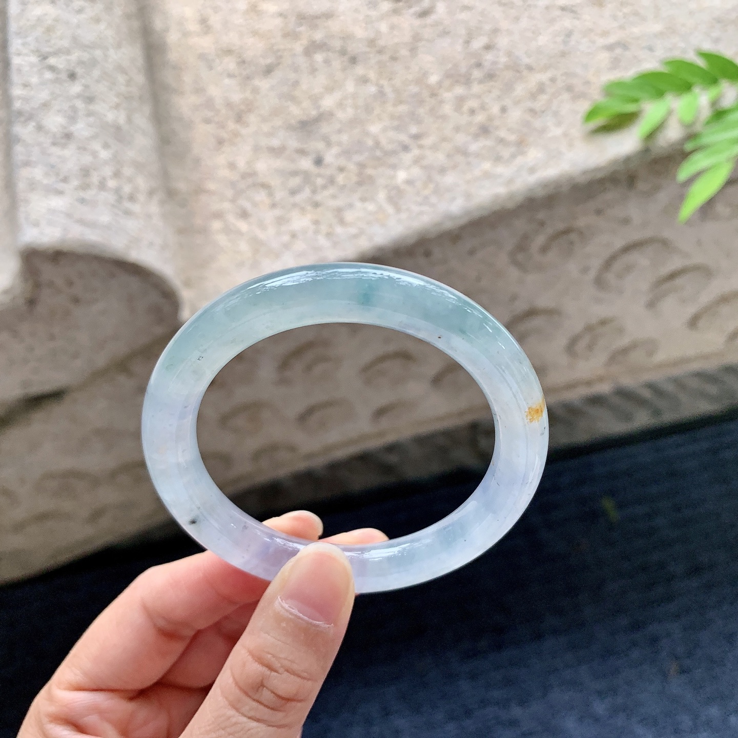 圆条51 52，圈口52.4/9/9，编码QX073042，描述糯冰，水润，种老，细腻，打灯有纹线