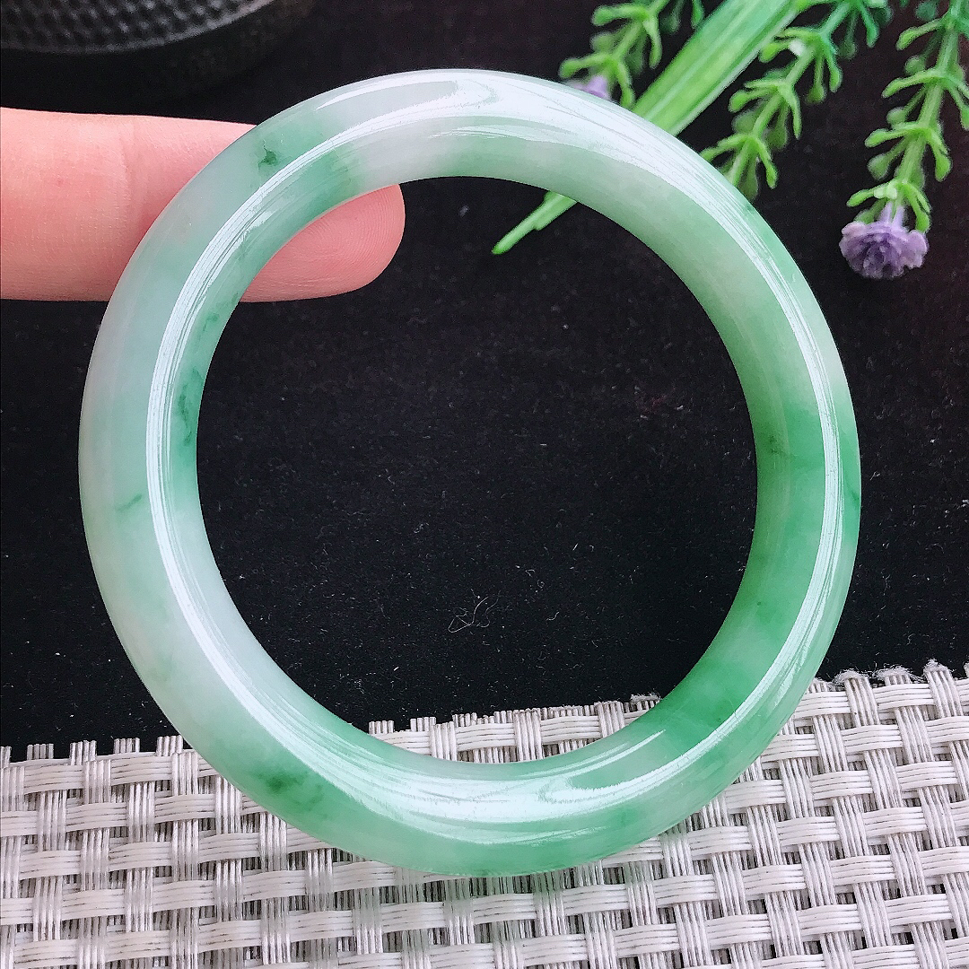 实拍A货翡翠54.5/9.8/9.7老坑温润飘阳绿圆条手镯平安镯手环