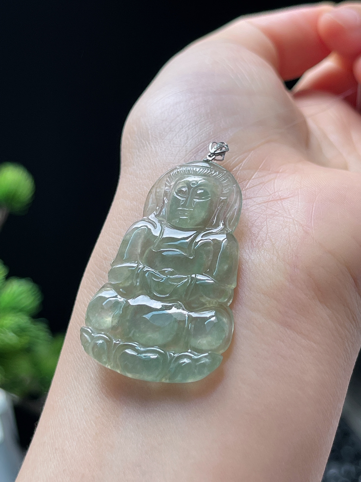 翡翠冰糯种湖水绿色观音