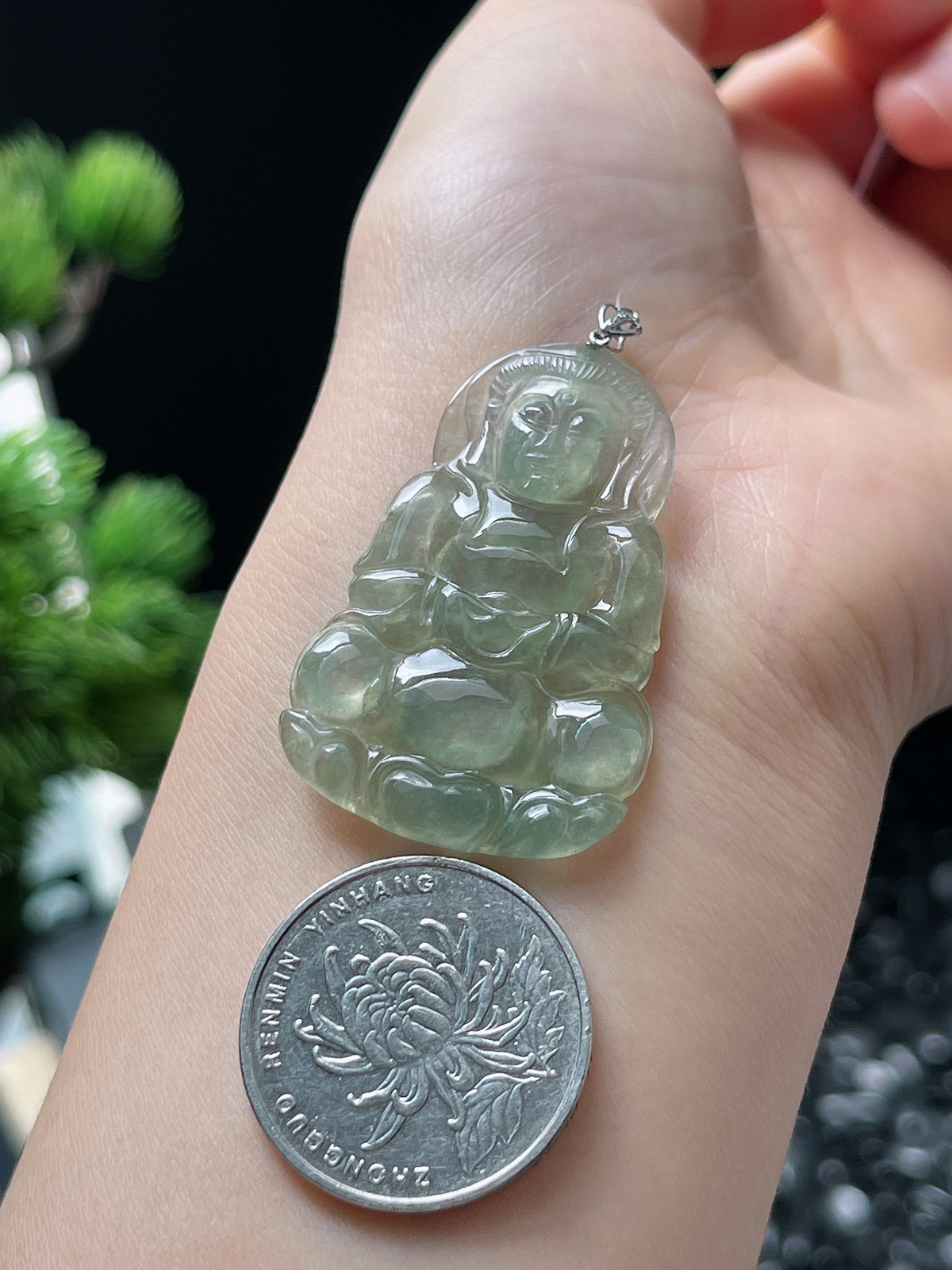 翡翠冰糯种湖水绿色观音