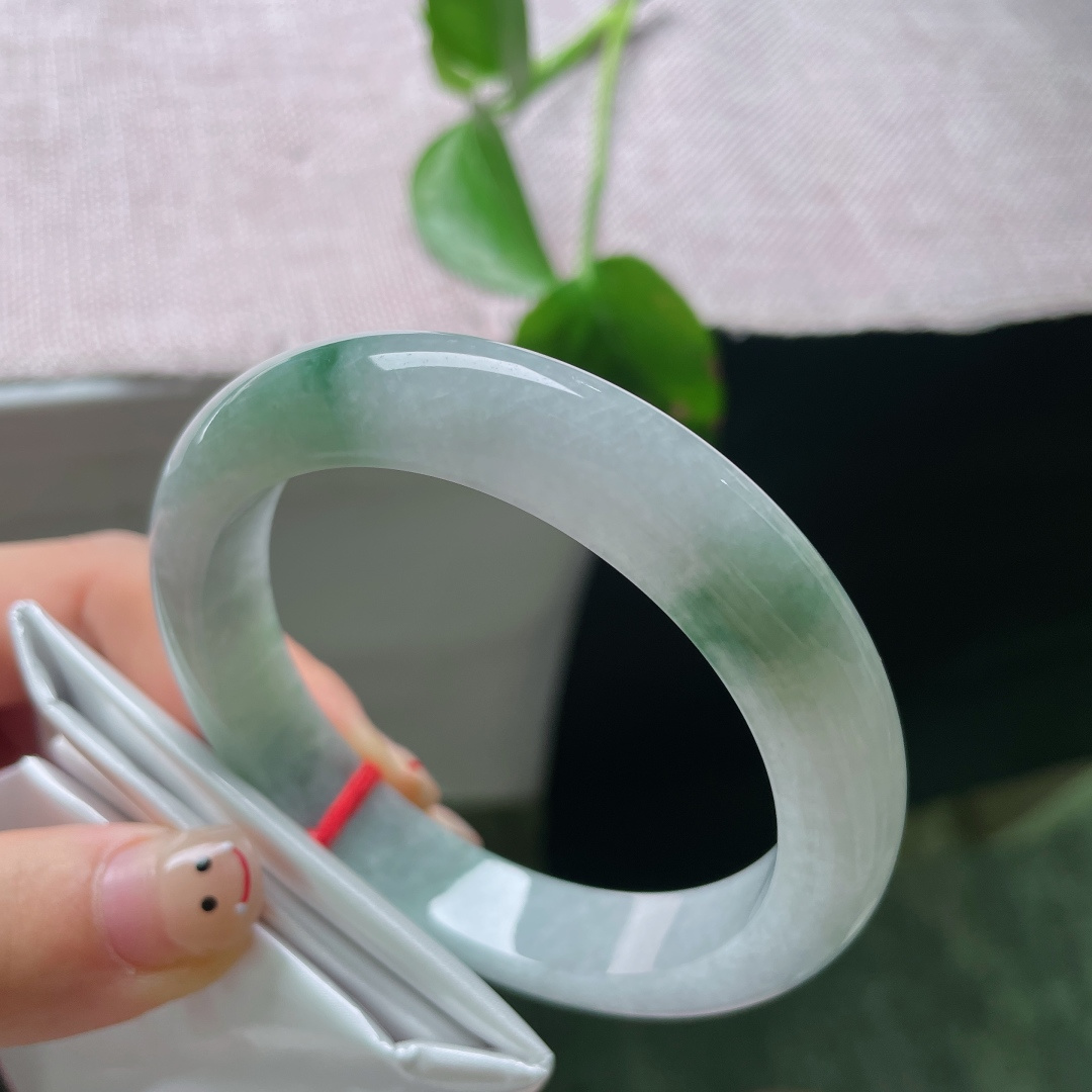 58.3/11.6/8.8，飘花正圈，耐看，甜美，灵动雅致，贵气，一点皮纹，ss56095a