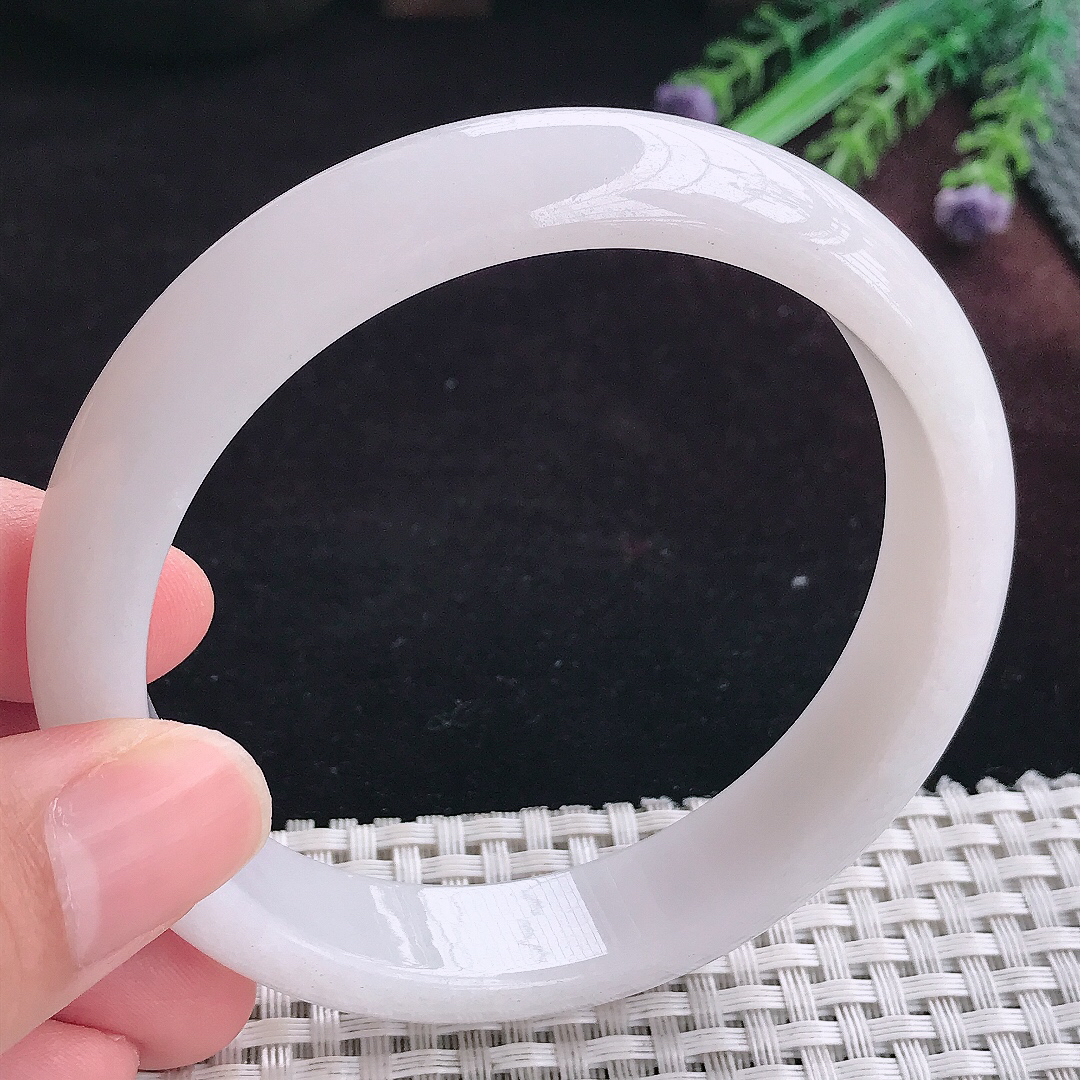 实拍A货翡翠63/14/8大圈口老坑秀气温润白月光手镯宽边玉镯平安镯手环