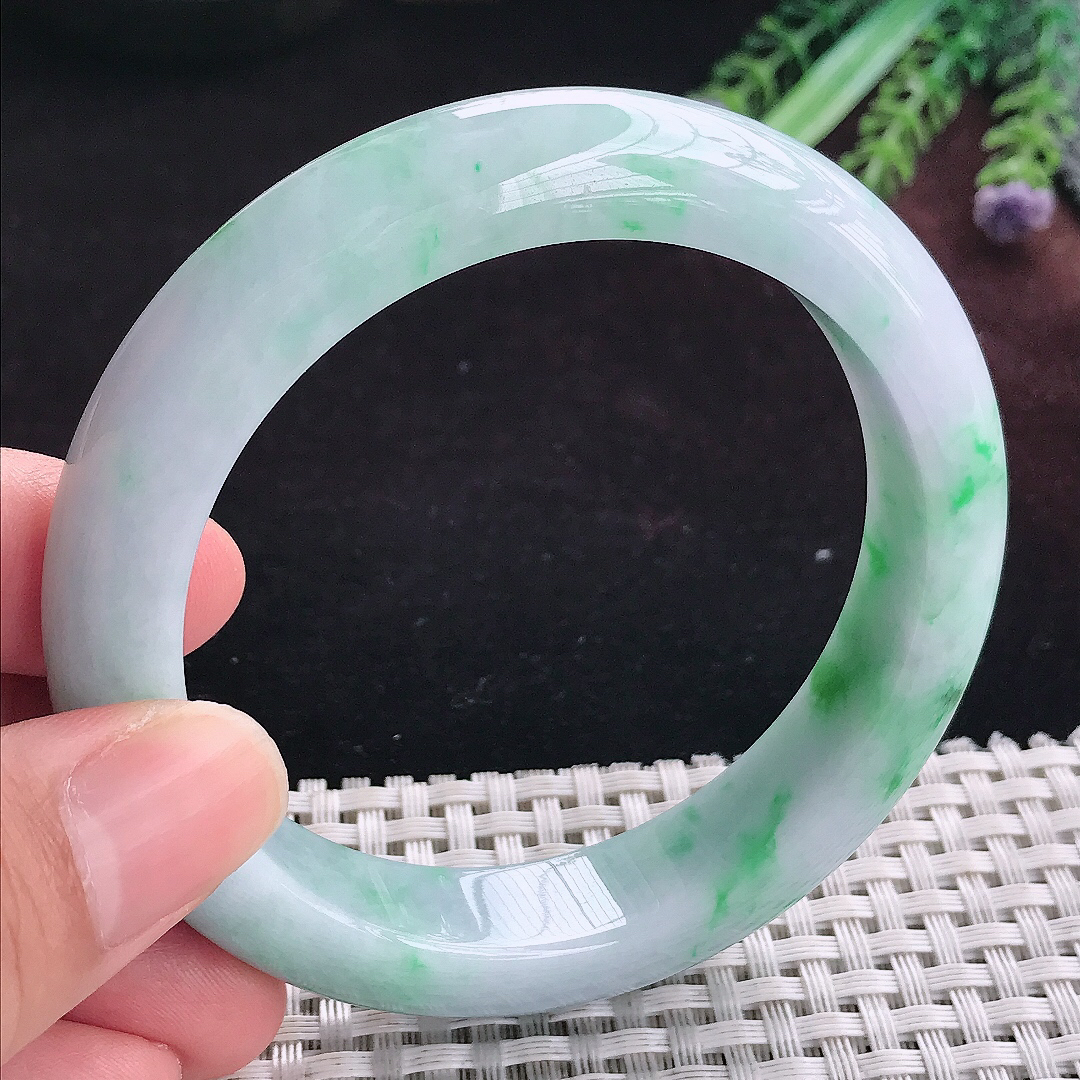 实拍A货翡翠59/13.3/9.3大圈口老坑精美飘绿花手镯宽边玉镯平安镯手环