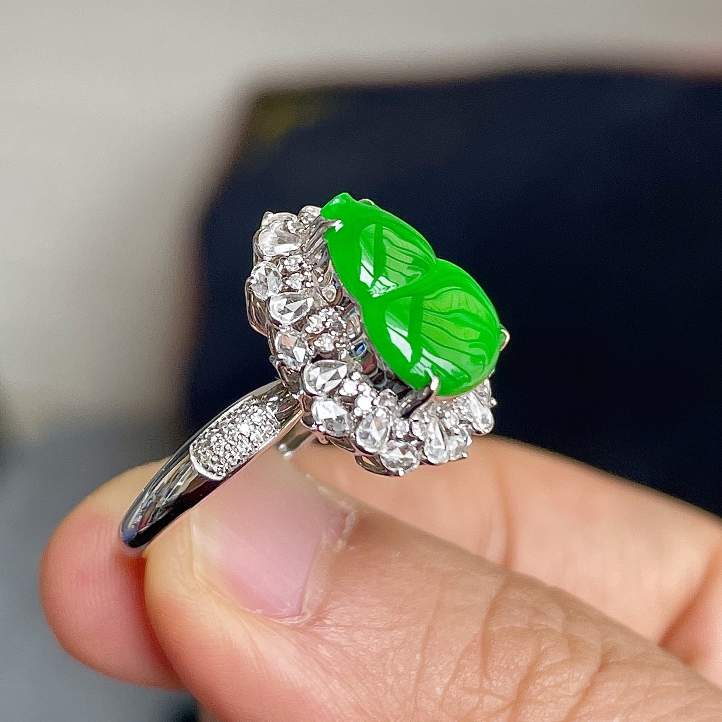 ️高冰阳绿葫芦戒指，色辣，18k金镶嵌，饱满水润，无裂，裸石尺寸12.5/9/3.5--17.5/14/10.5编码0728好数字