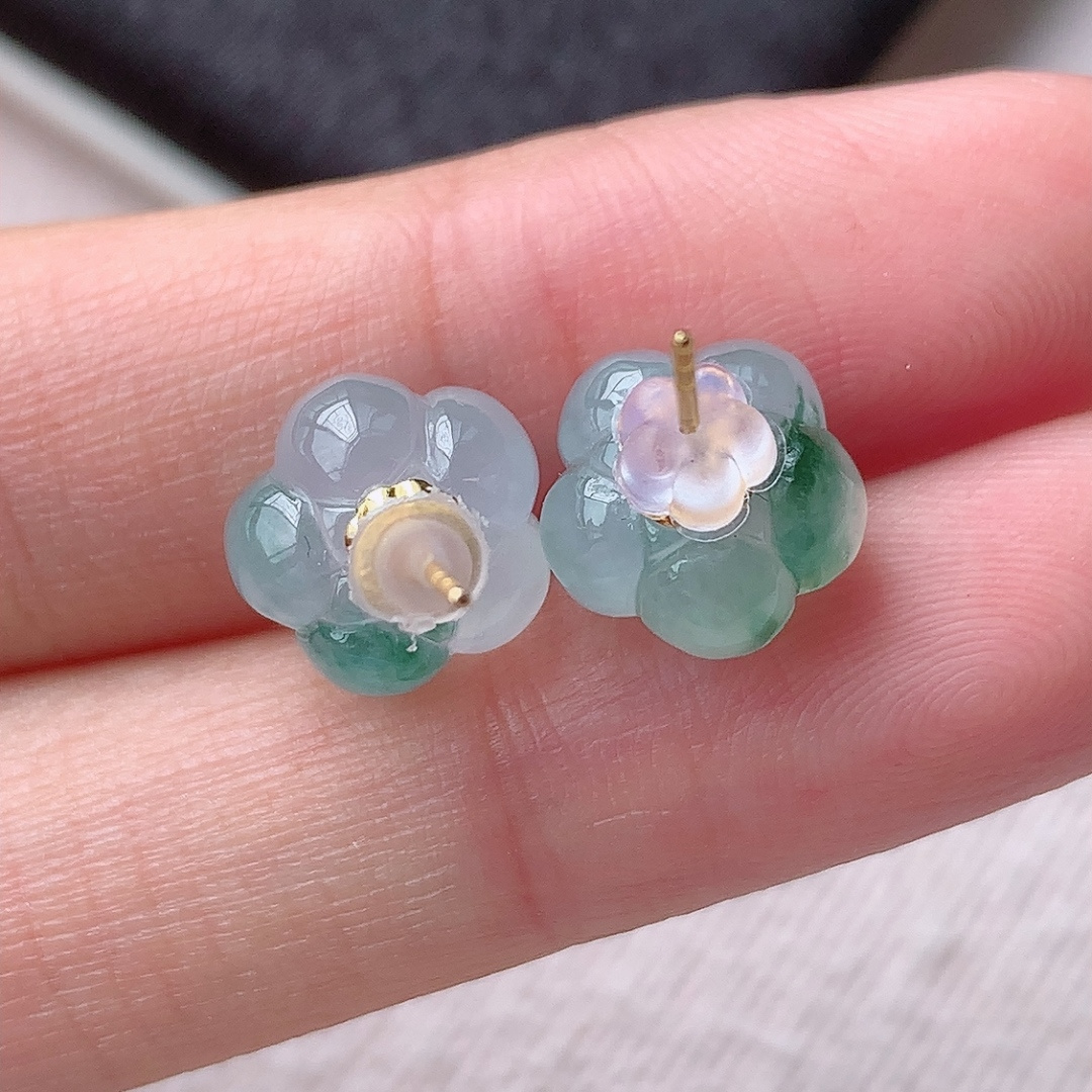 冰飘花莲蓬耳钉 底子细腻水润 佩戴简单大方，10.2-6.8