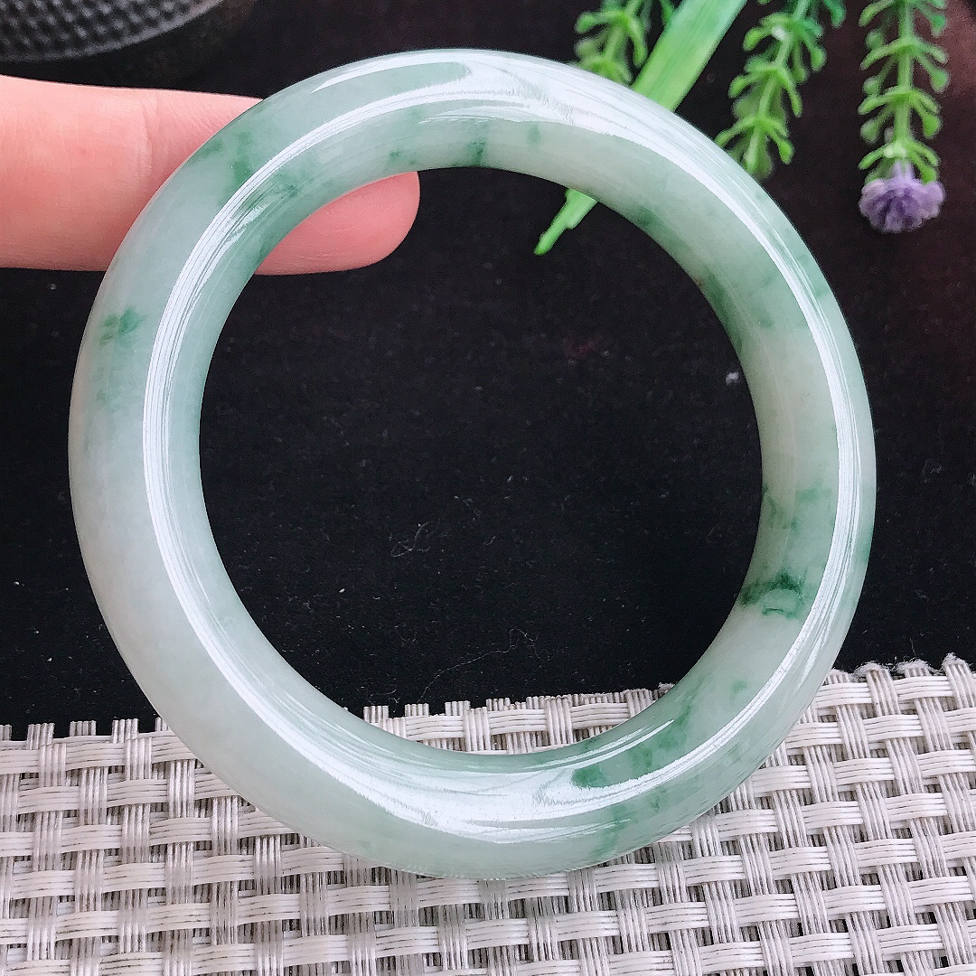 实拍A货翡翠55.5/10.9老坑冰润飘花圆条手镯平安镯手环