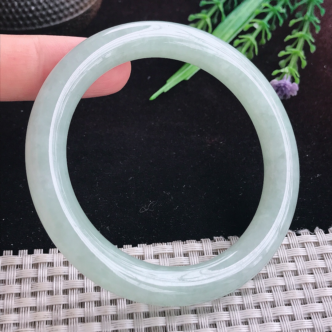 实拍A货翡翠56.8/9.5/9.8老坑秀气冰润晴底圆条手镯平安镯手环