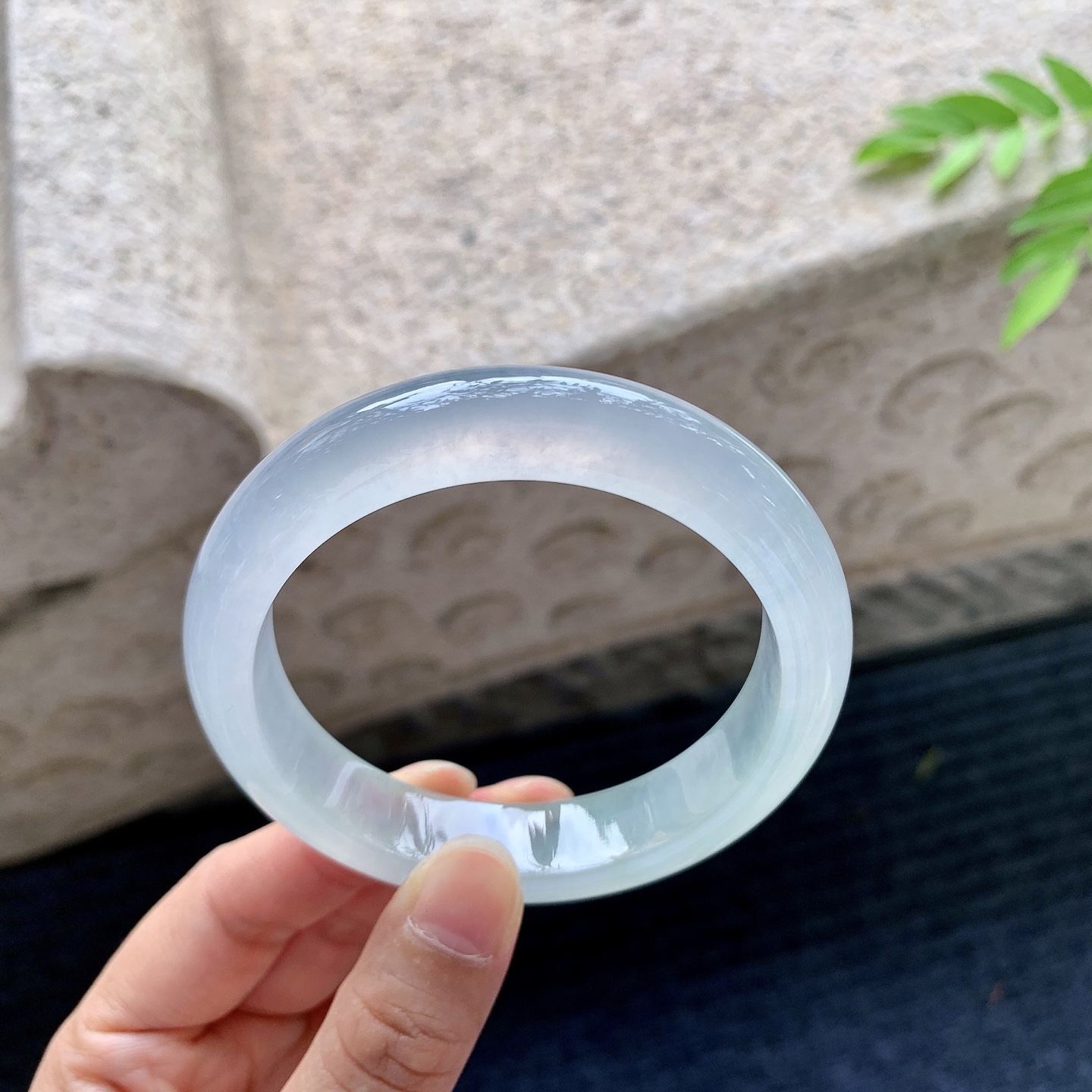正圈56 57，圈口57.5/13/8.6，编码HC073028，描述冰晴底，清透，水润，种老，细腻，打灯有絮线