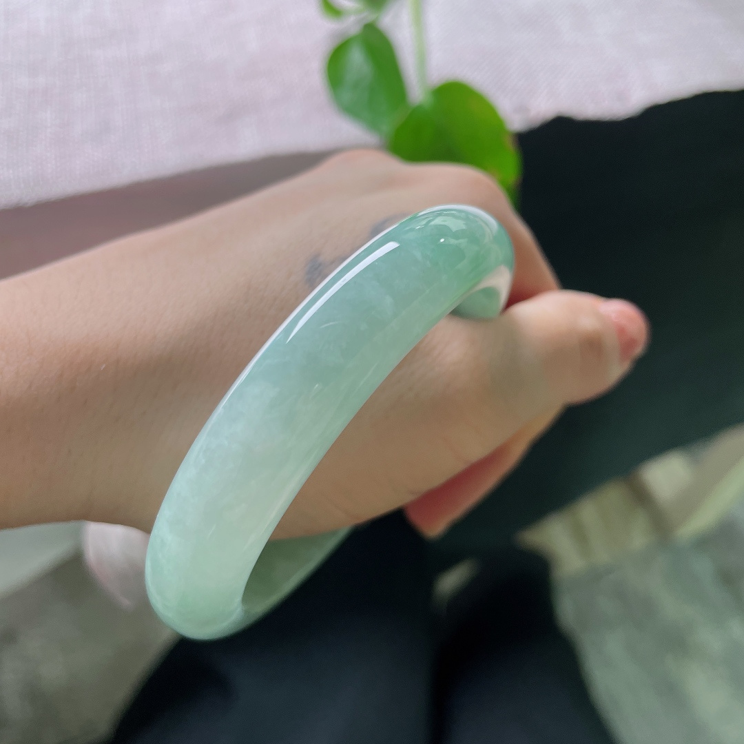 56.3/12.6/8.4，绿底正圈，满圈清翠底色，玉承福气，赠予心上人，愿常伴温柔，万事长青，无裂，ss56351a