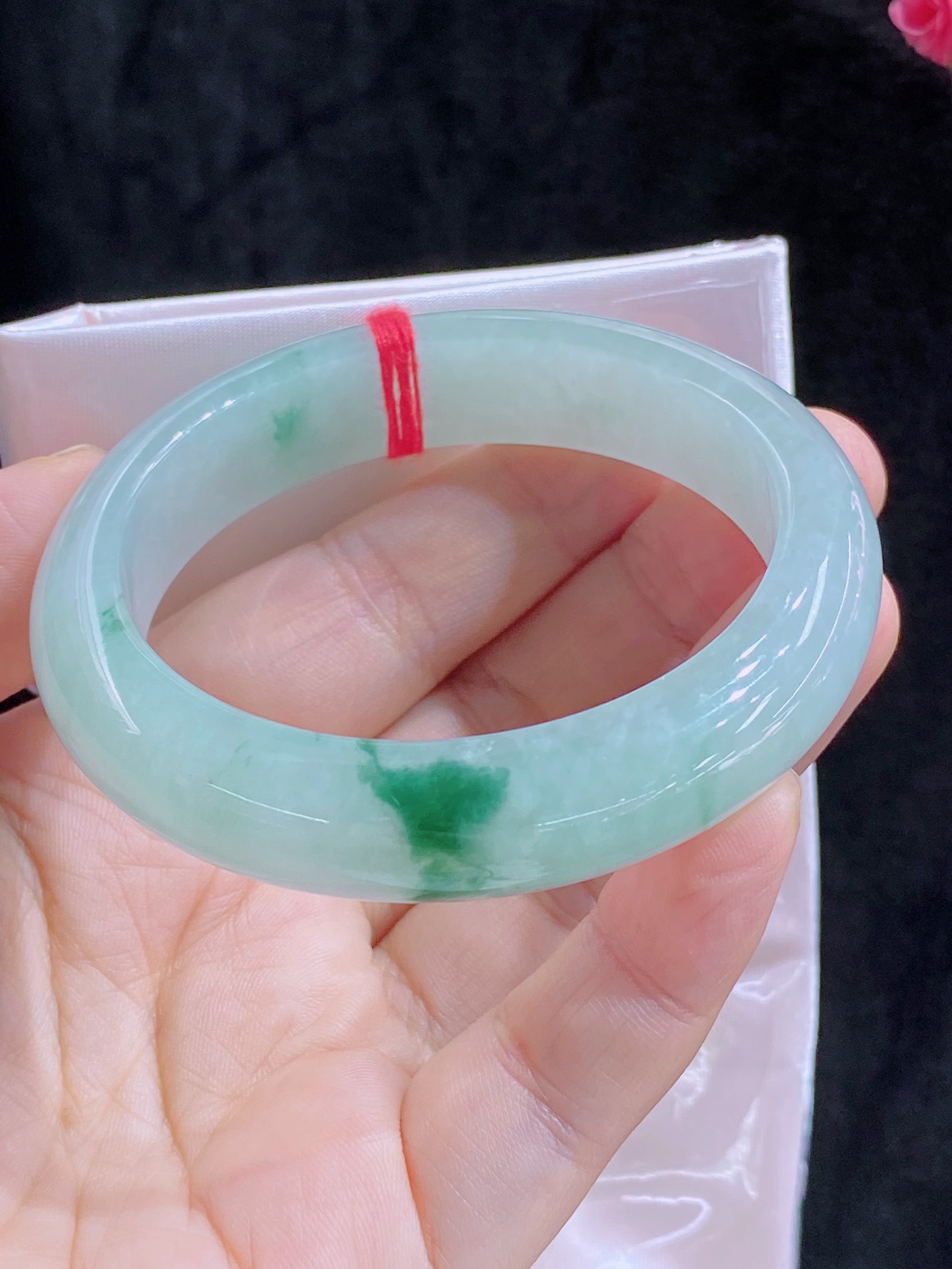 飘绿花正圈手镯，花色清爽，冰润细腻，无裂，尺寸53/12.3/8，B135-728