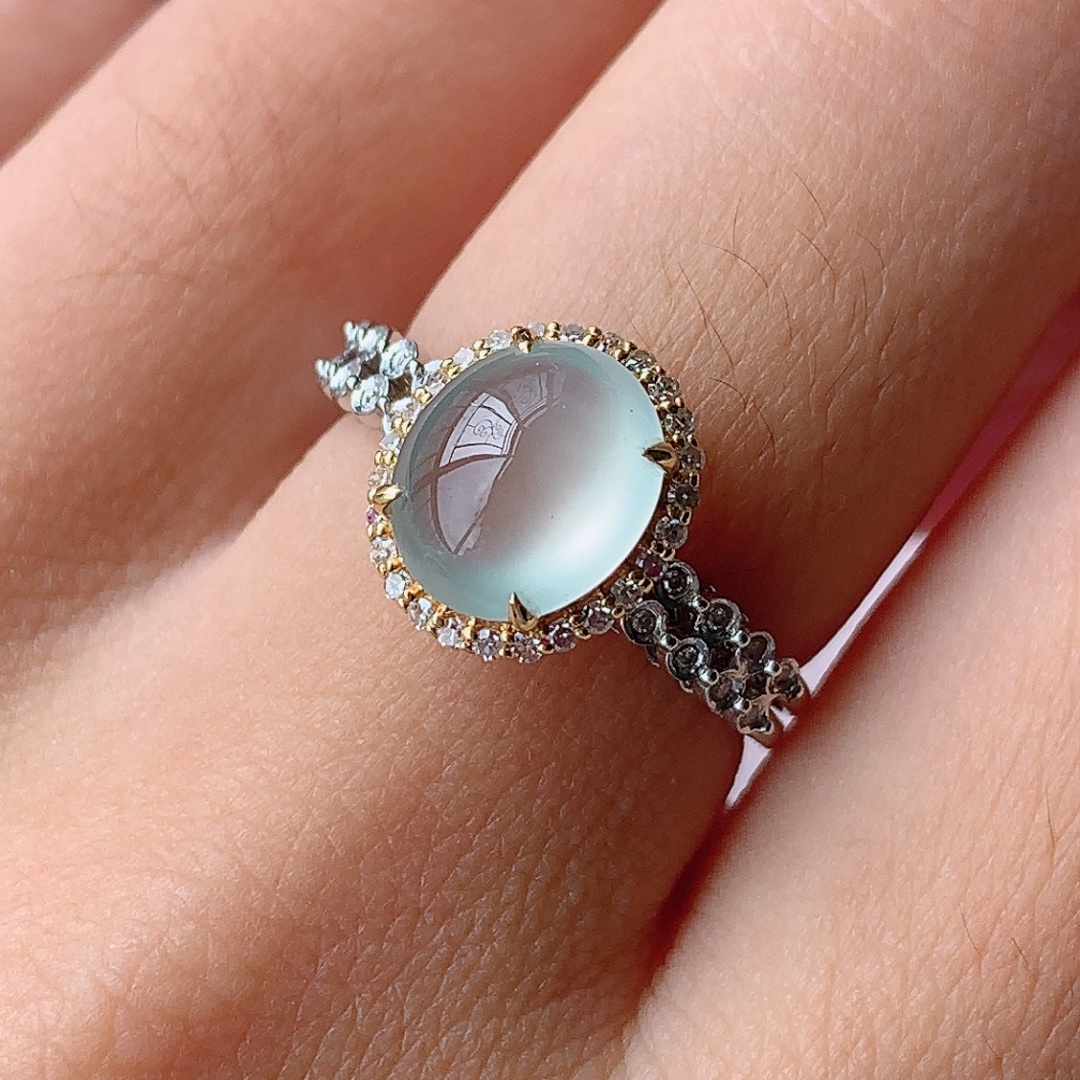 高冰女戒底子细腻莹润，佩戴清新优雅，8.9-7.5-7.1