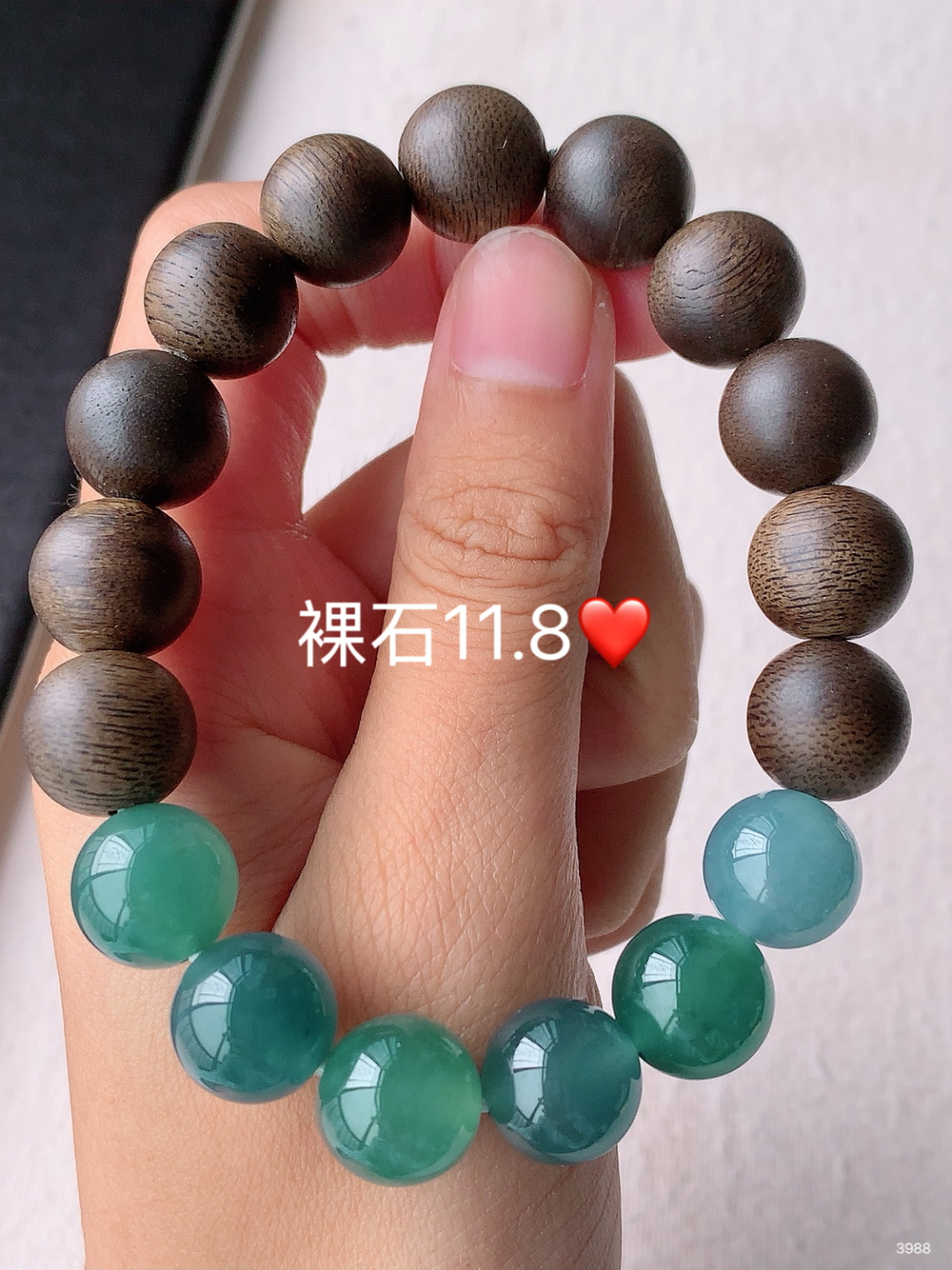 冰蓝圆珠手串底子细腻水润，佩戴精致优雅，11.8