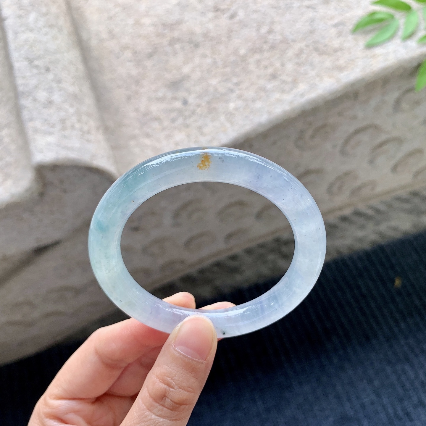 圆条51 52【圈口】52/9.2/9【编码】QX071291【描述】糯冰淡，水润，种老，细腻，打灯有纹线