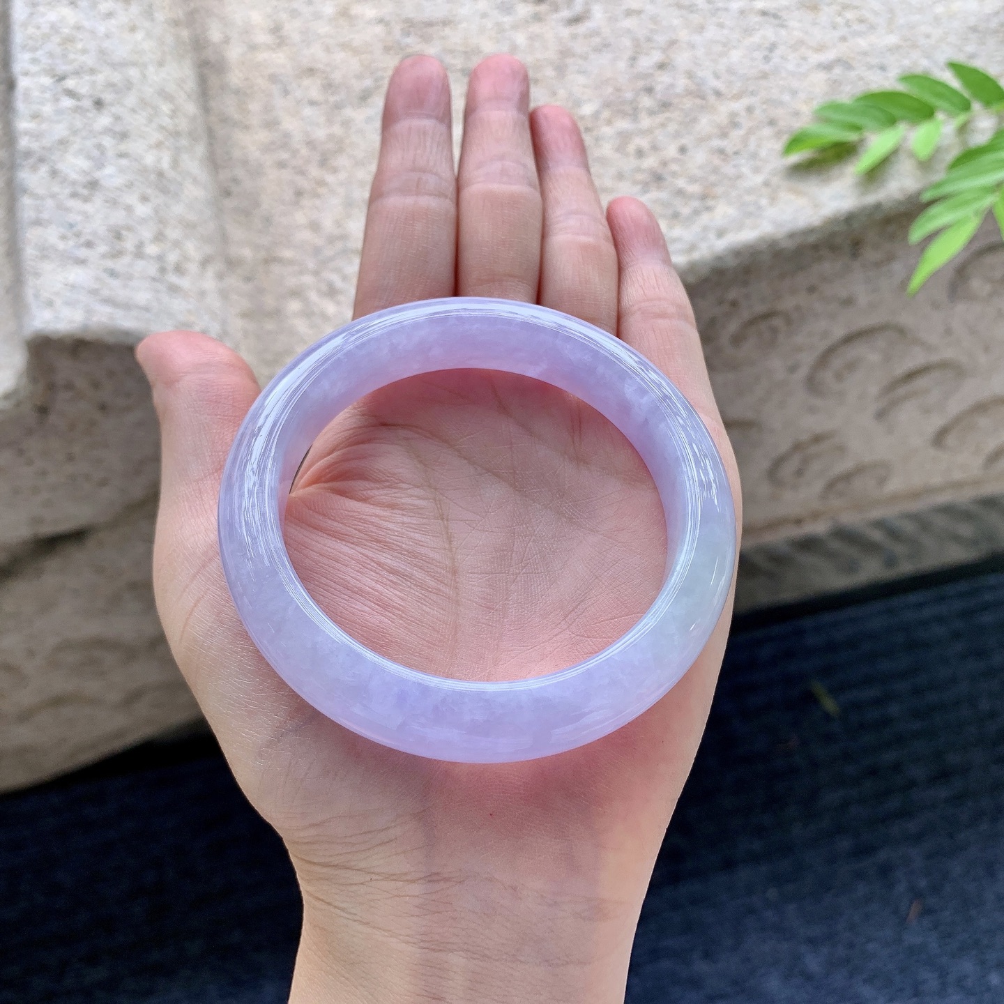 正圈，圈口57.2/12/8.7，编码WW073032，描述：艳紫，水润，种老，细腻，打灯有棉线