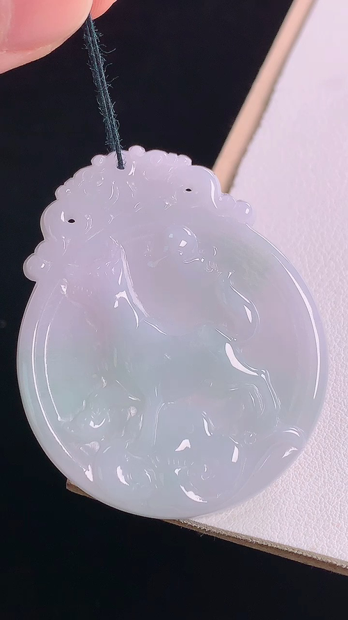 冰润生肖狗，无裂，尺寸:49.0-40.3-5.3mm