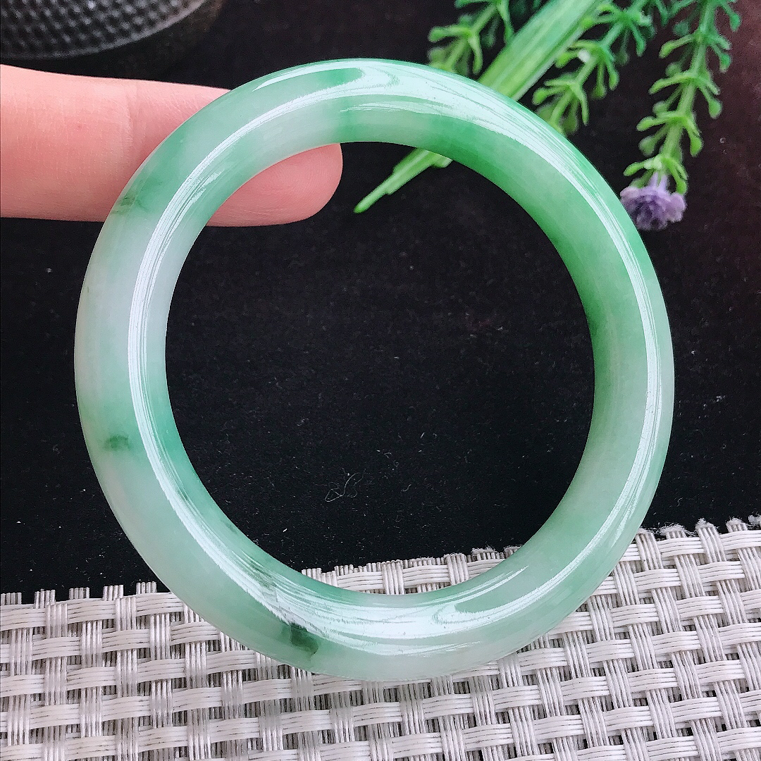 实拍A货翡翠54.5/9.8/9.7老坑温润飘阳绿圆条手镯平安镯手环