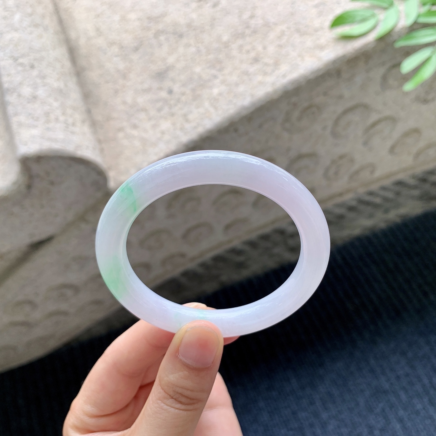 圆条52 53【圈口】53.2/9/8.9【编码】Q5061074【描述】春彩，水润，种老，细腻，无裂