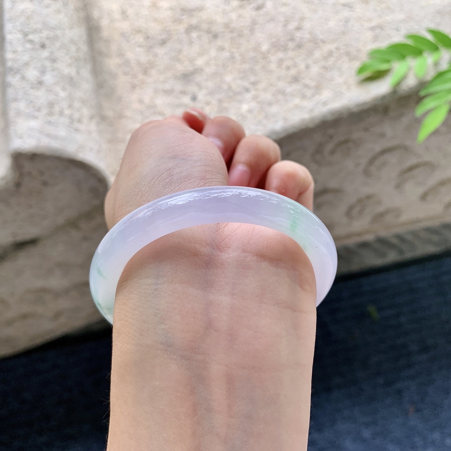 圆条50 51，圈口51.4/8.8/8.2，编码B2073003，描述：春彩，水润，种老，细腻，有纹线