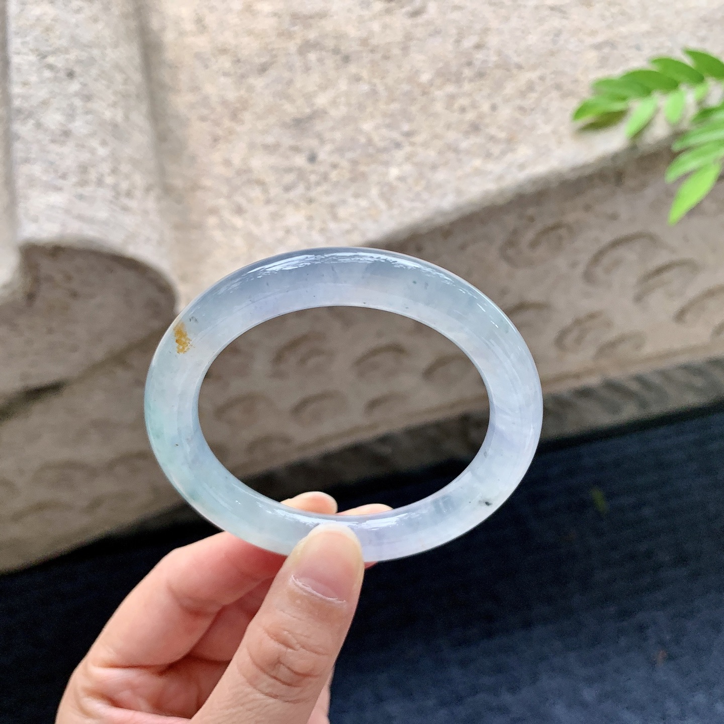 圆条51 52，圈口52.4/9/9，编码QX073042，描述糯冰，水润，种老，细腻，打灯有纹线