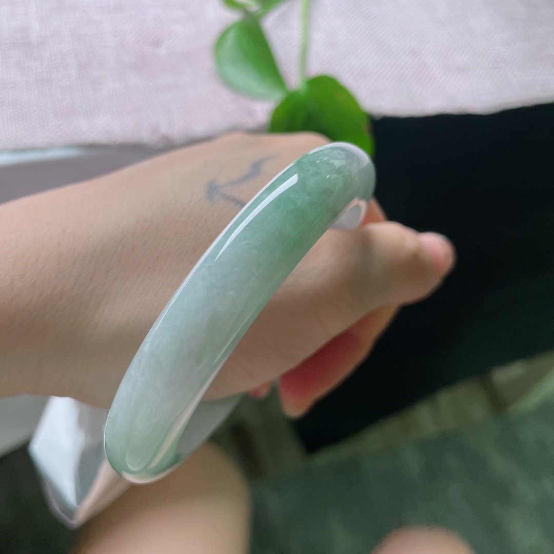 58.3/11.6/8.8，飘花正圈，耐看，甜美，灵动雅致，贵气，一点皮纹，ss56095a