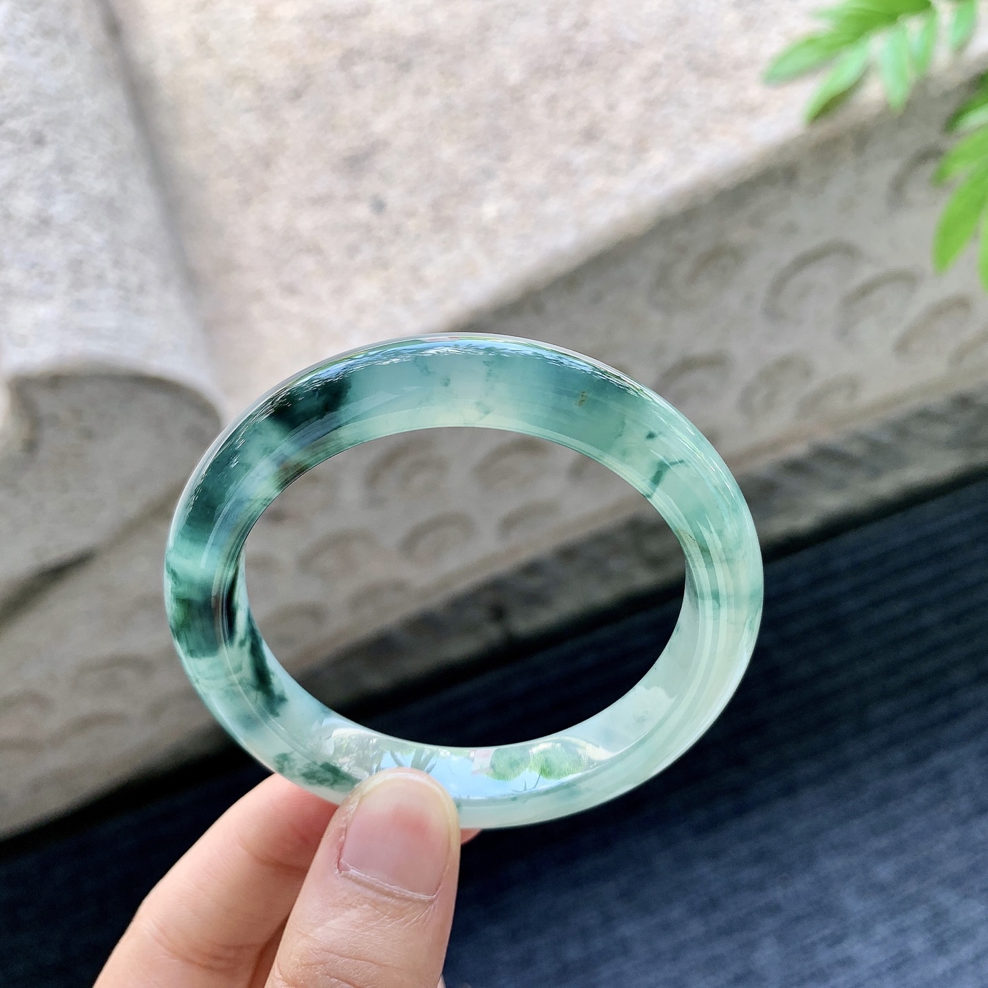 正圈50 51【圈口】51.7/9.7/8【编码】BA062853【描述】冰糯飘花，水润，种老，细腻，打灯有棉线