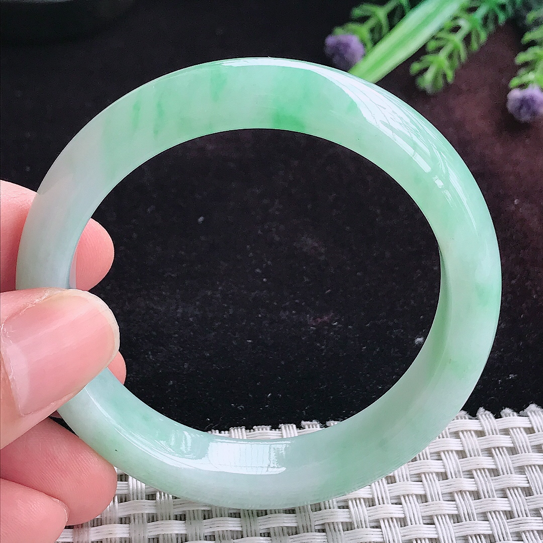 实拍A货翡翠52.5/12/8老坑精美飘阳绿手镯宽边玉镯平安镯手环