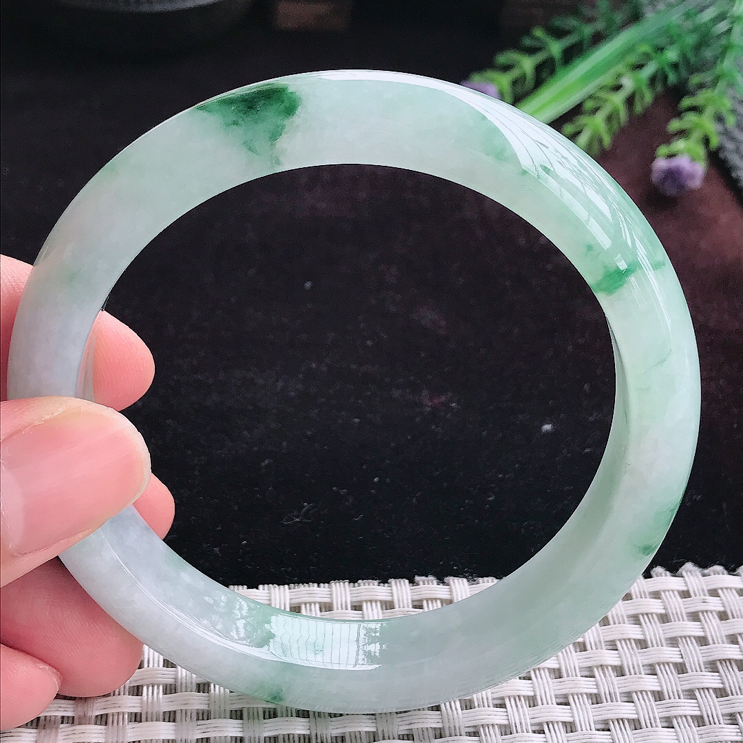 实拍A货翡翠62/13/8.8大圈口老坑冰润飘花手镯宽边玉镯平安镯手环