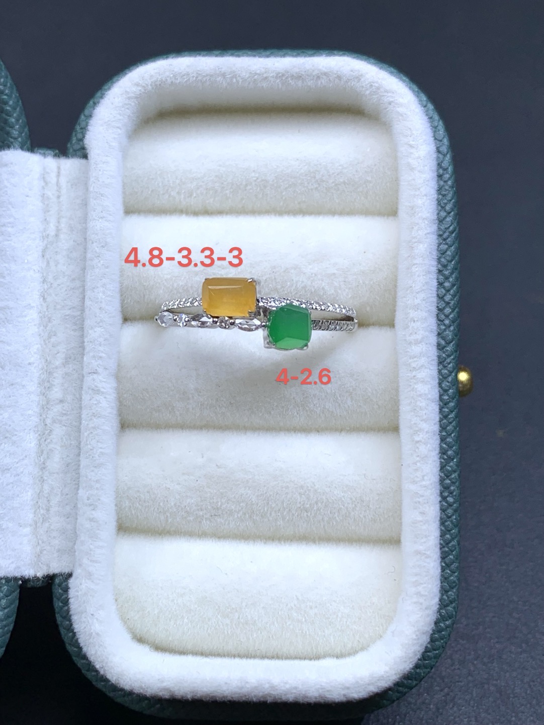 18k金镶嵌冰绿随形戒指，4.8-3.3-3