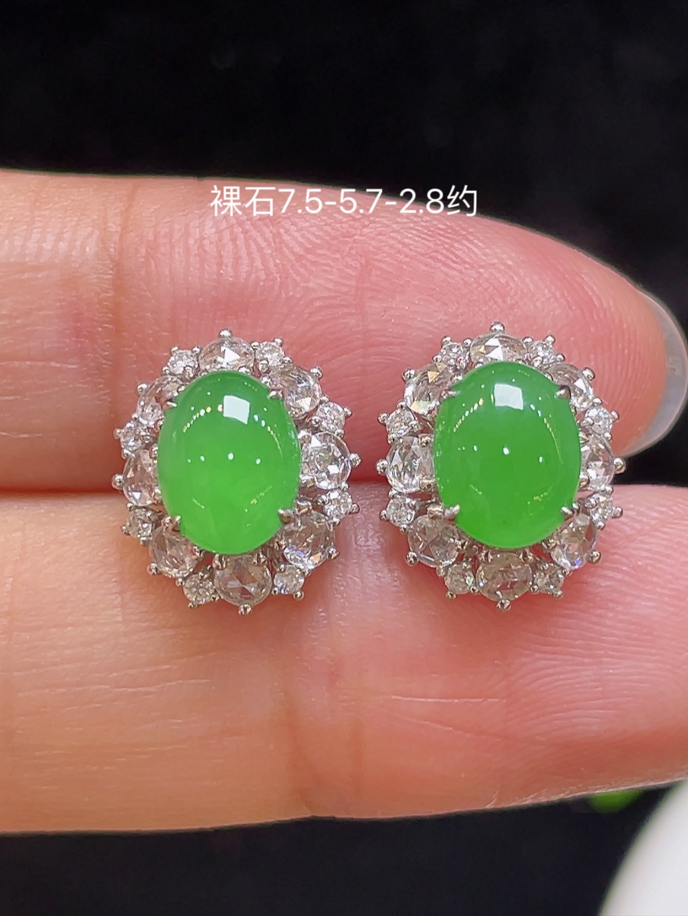 大件饱满，通透水润，玉质细腻，翠色鲜艳，18k金奢华钻石镶嵌️，7.5-5.7-2.8