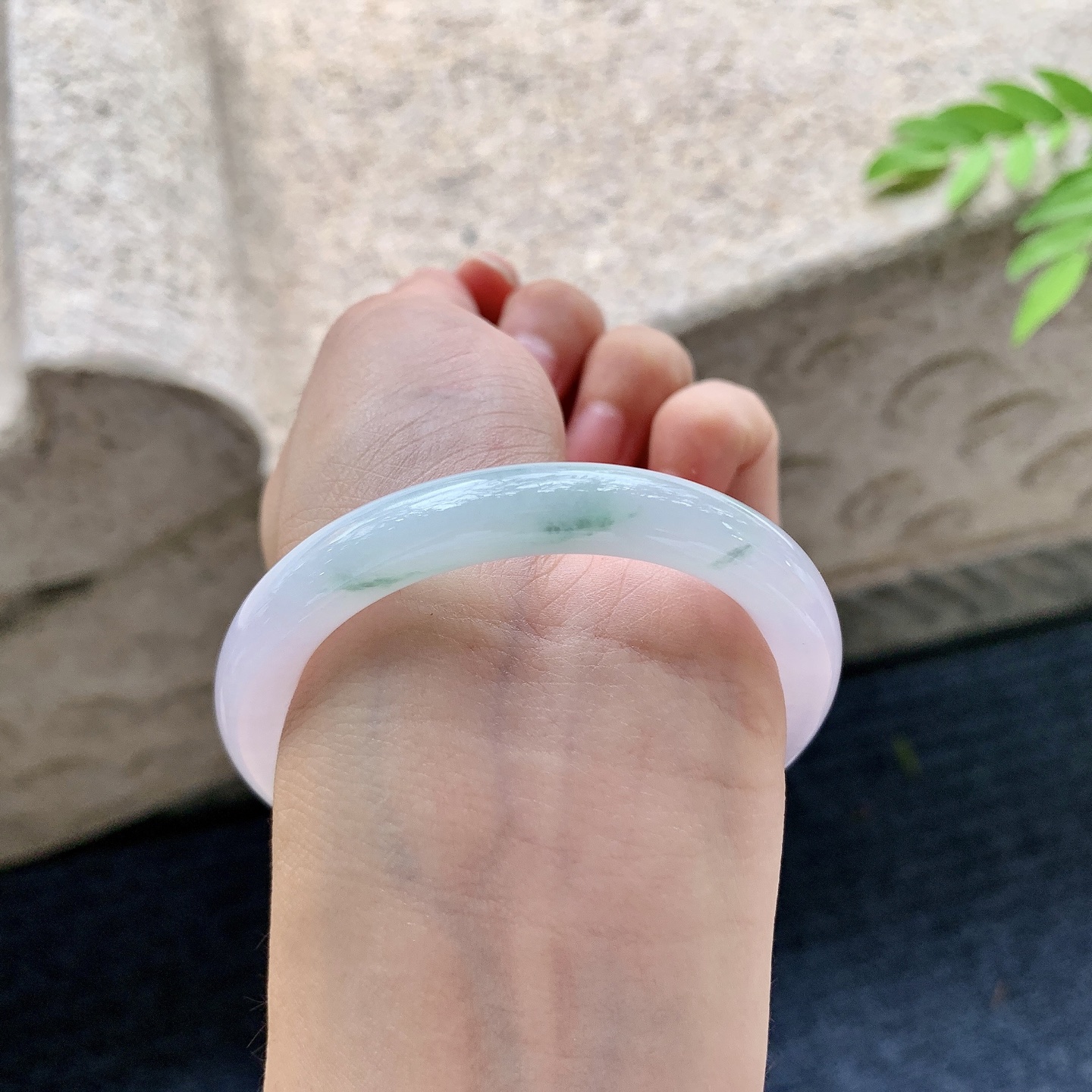 圆条50 51，圈口51.4/8.8/8.2，编码B2073003，描述：春彩，水润，种老，细腻，有纹线