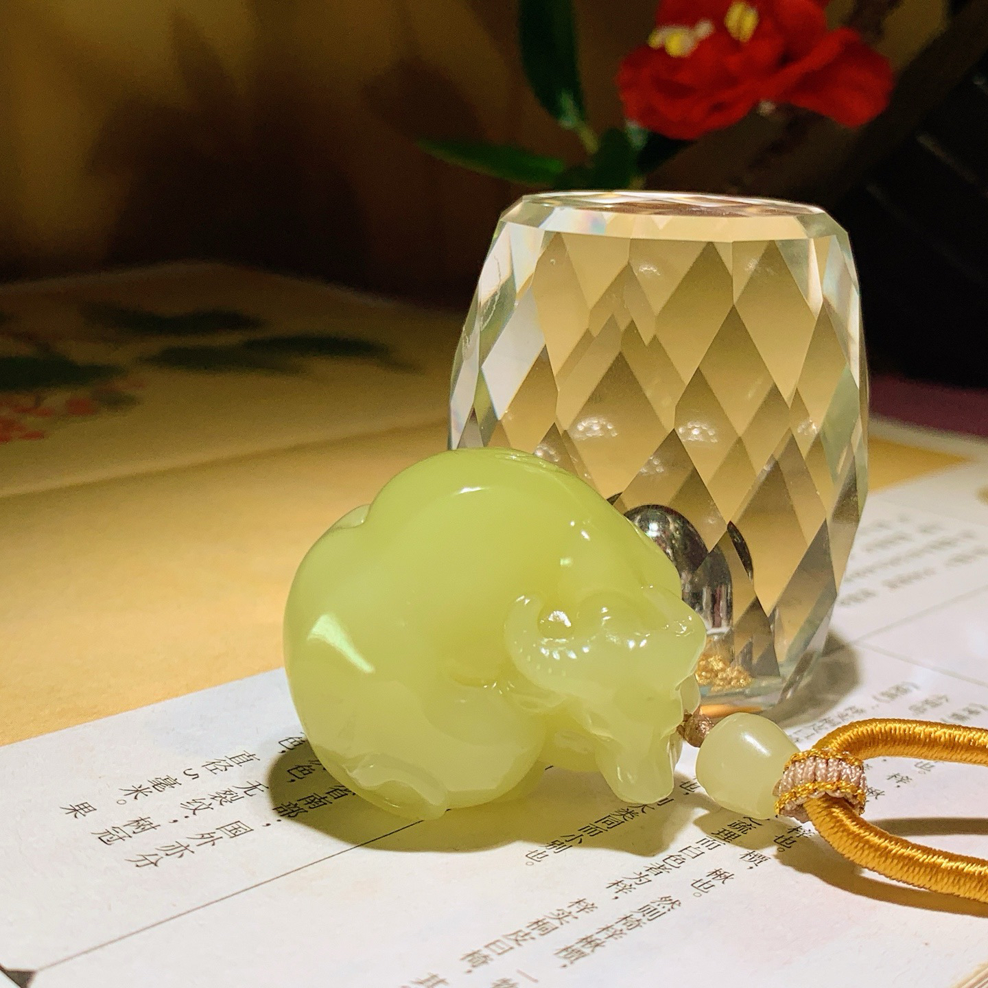 新疆若羌黄口料扭转乾坤牛挂件！尺寸35/29/18重33.5克 玉质细腻油润 底色纯净 脂粉好，品质好。lt260729