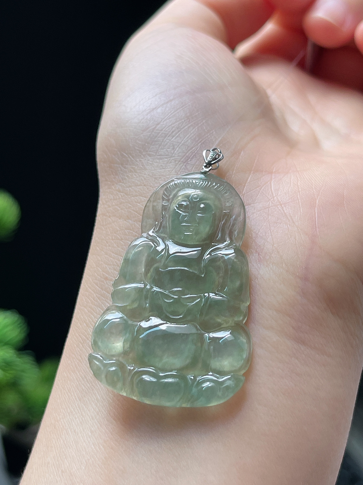 翡翠冰糯种湖水绿色观音