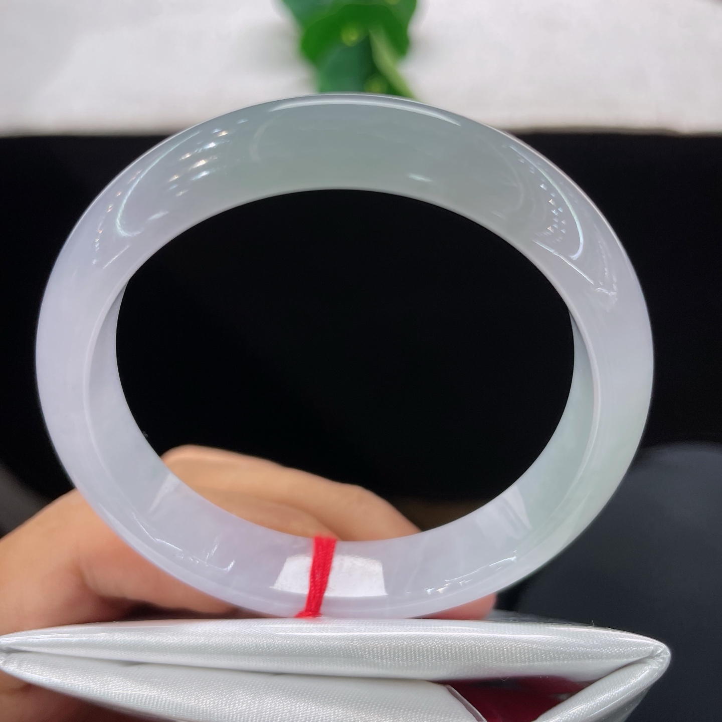 圈口52.8/11.6/7.0，冰紫正圈，52/53正圈可戴，春色藏于玉间，柔光温润绵长，不张扬。无裂