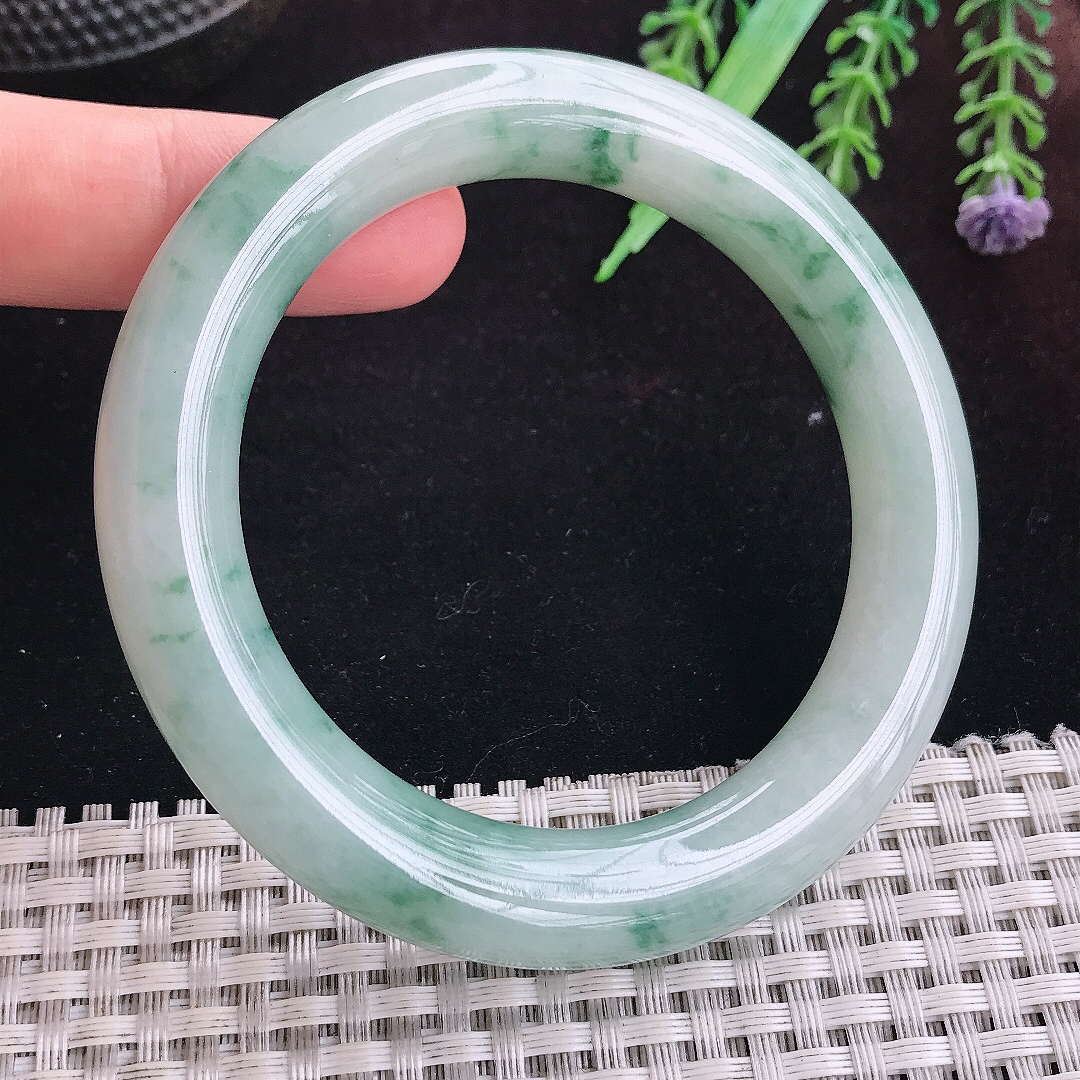 实拍A货翡翠55.5/10.9老坑冰润飘花圆条手镯平安镯手环