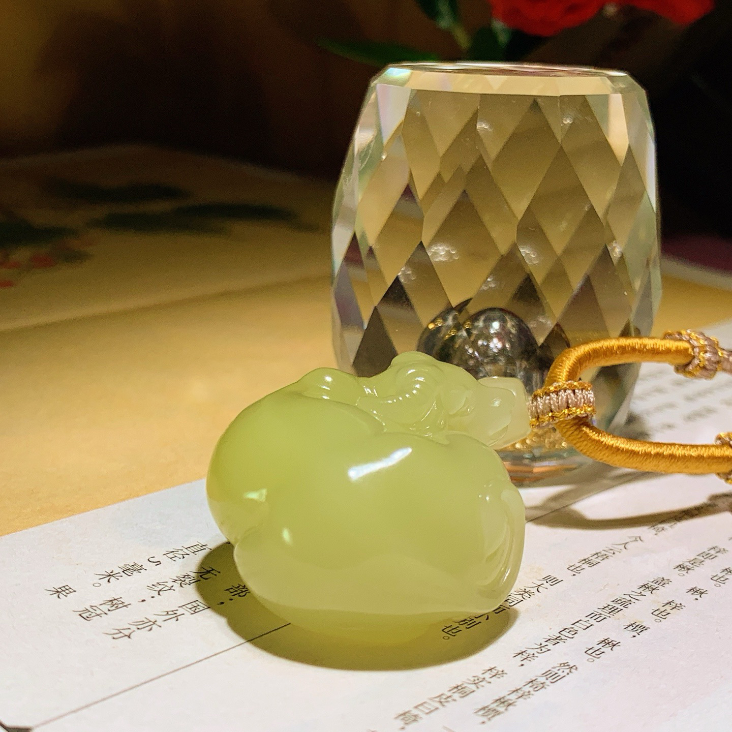 新疆若羌黄口料扭转乾坤牛挂件！尺寸35/29/18重33.5克 玉质细腻油润 底色纯净 脂粉好，品质