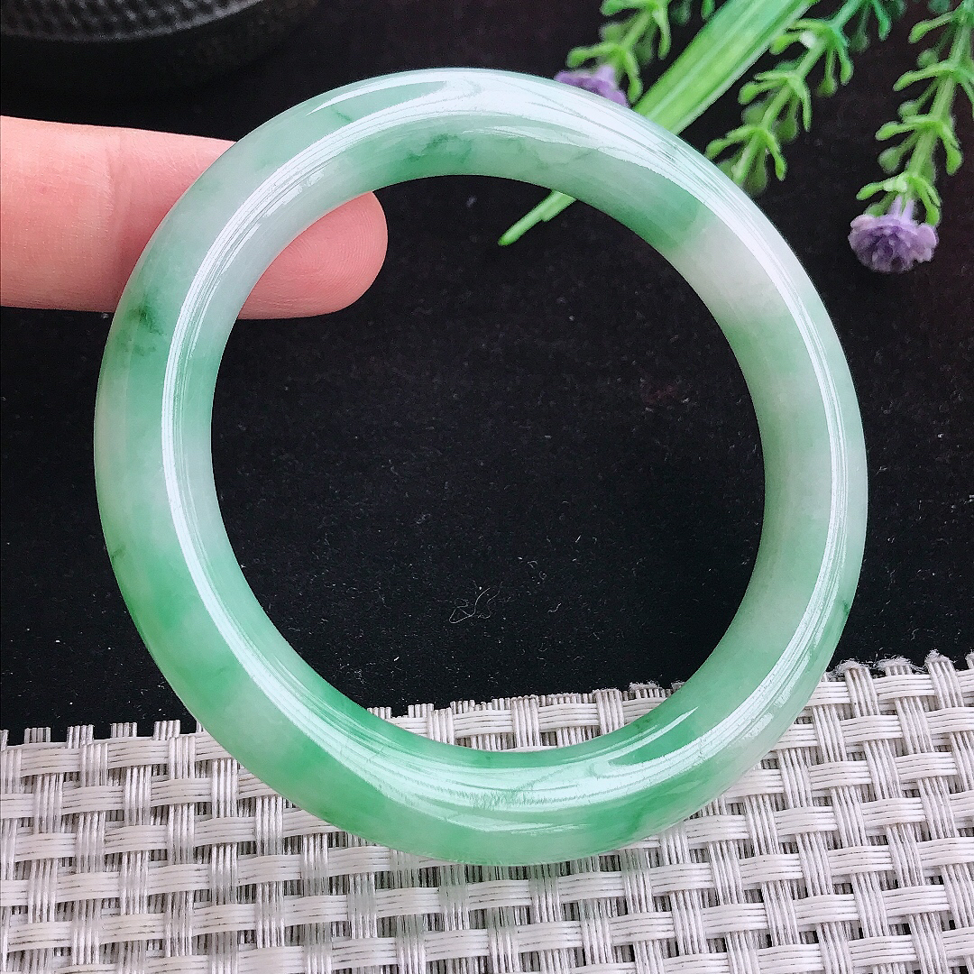 实拍A货翡翠54.5/9.8/9.7老坑温润飘阳绿圆条手镯平安镯手环