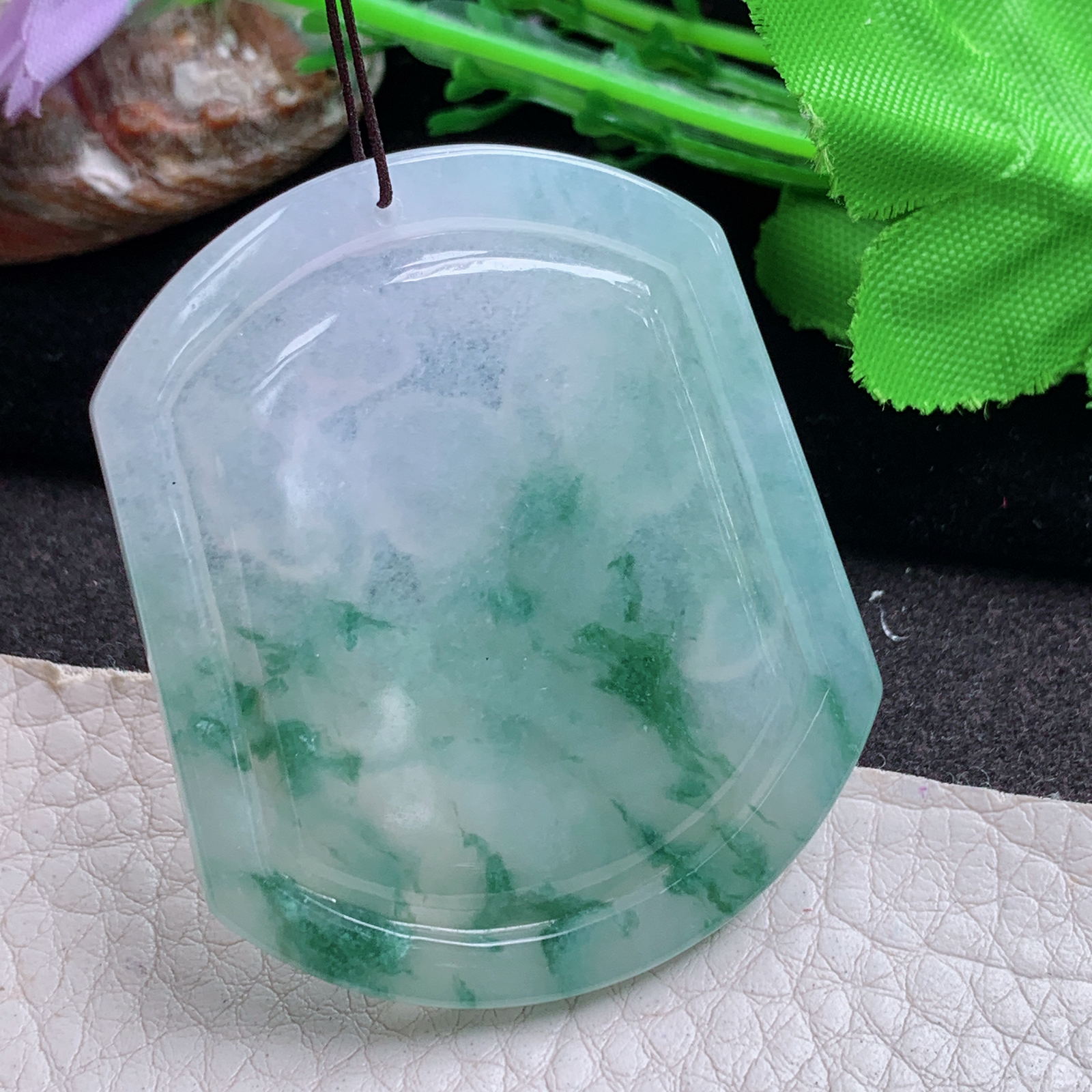 ktj实拍52.3*46.3*6缅甸翡翠精雕高品质冰飘花灵猴抱寿桃  生肖猴玉吊坠