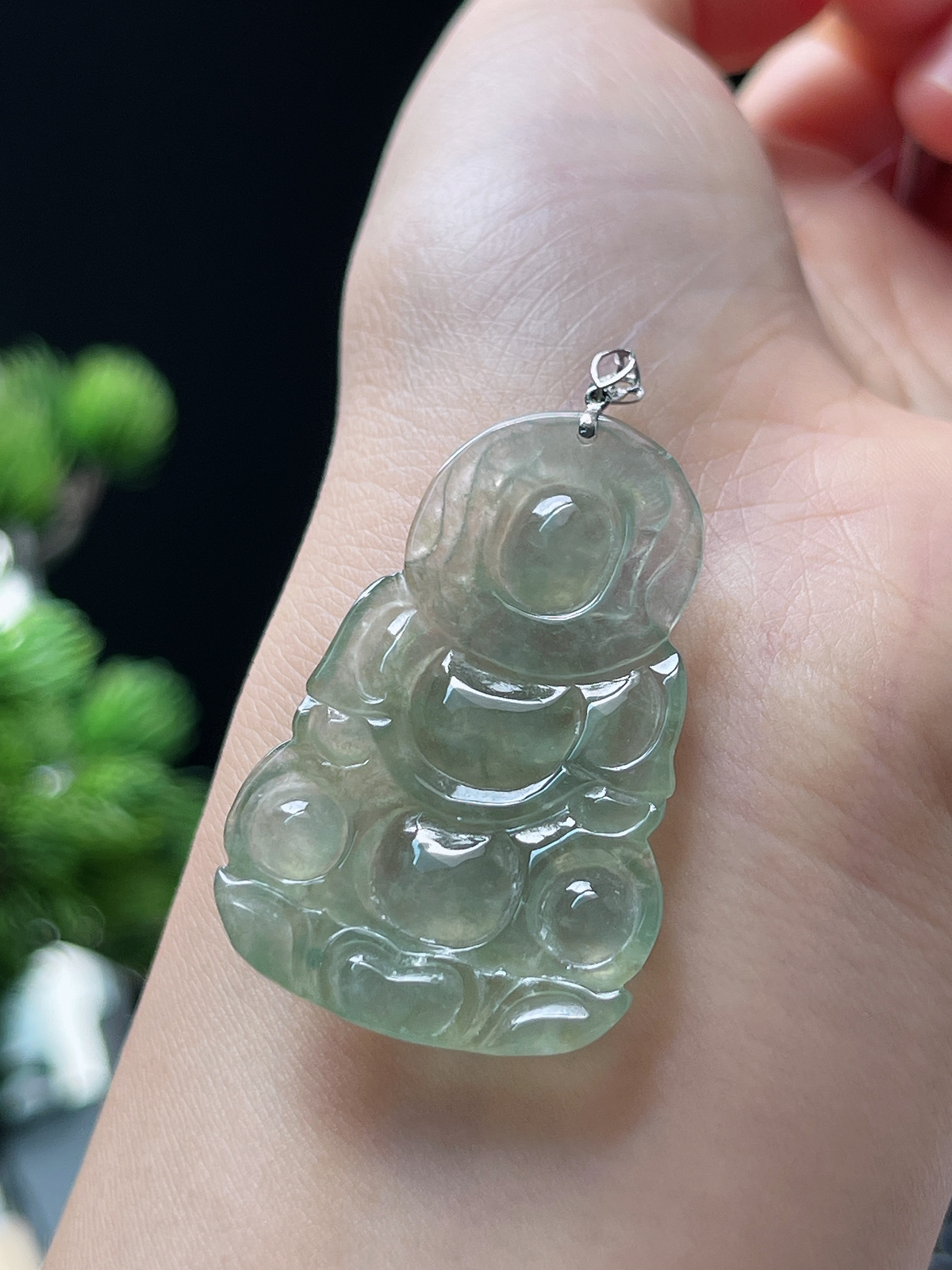 翡翠冰糯种湖水绿色观音