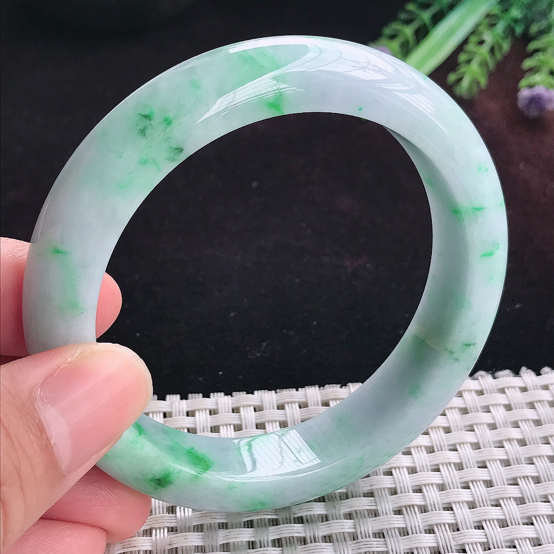 实拍A货翡翠59/13.3/9.3大圈口老坑精美飘绿花手镯宽边玉镯平安镯手环