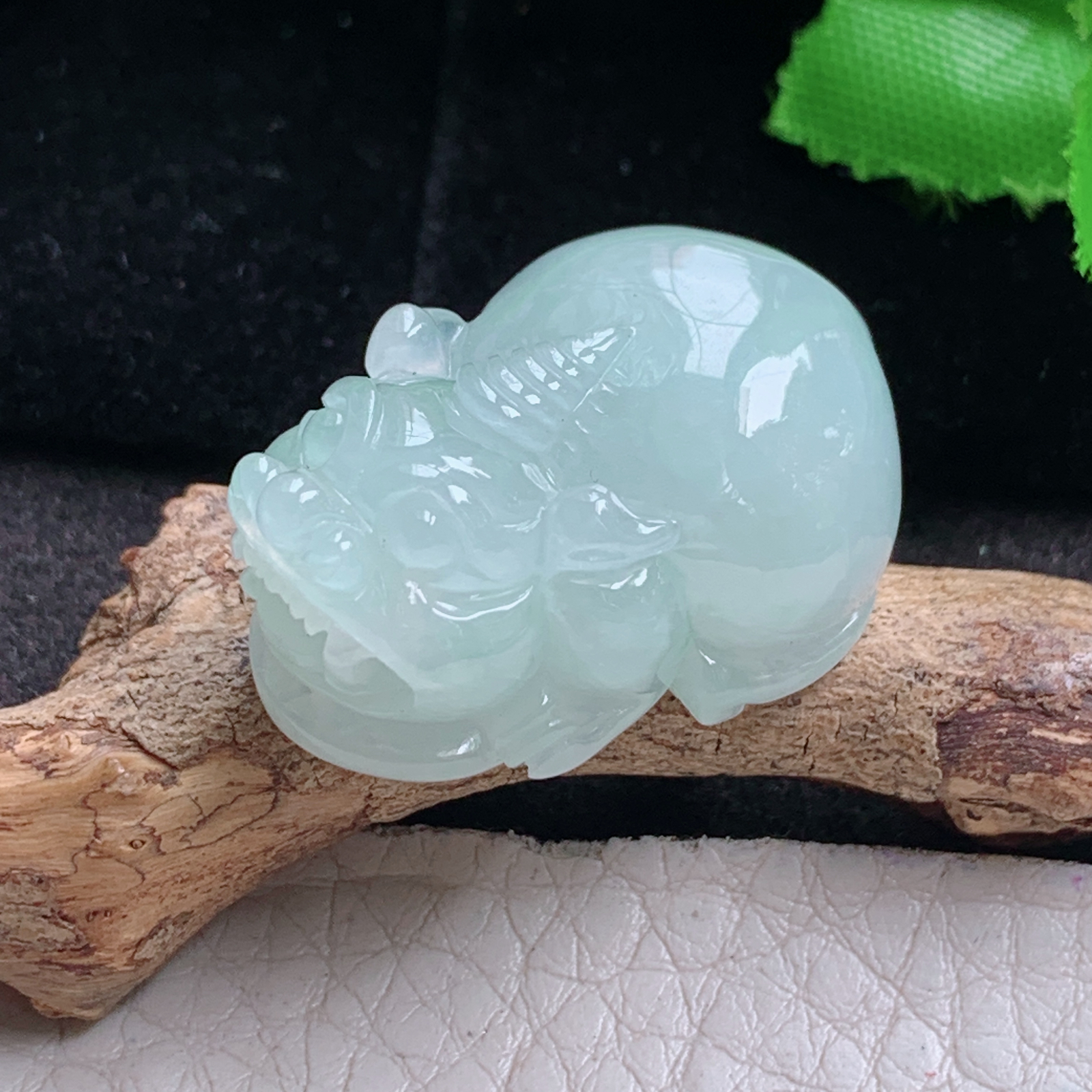 ajj实拍31.5*20.2*缅甸翡翠精雕冰浅绿貔貅 立体皮休玉吊坠 玉挂件
